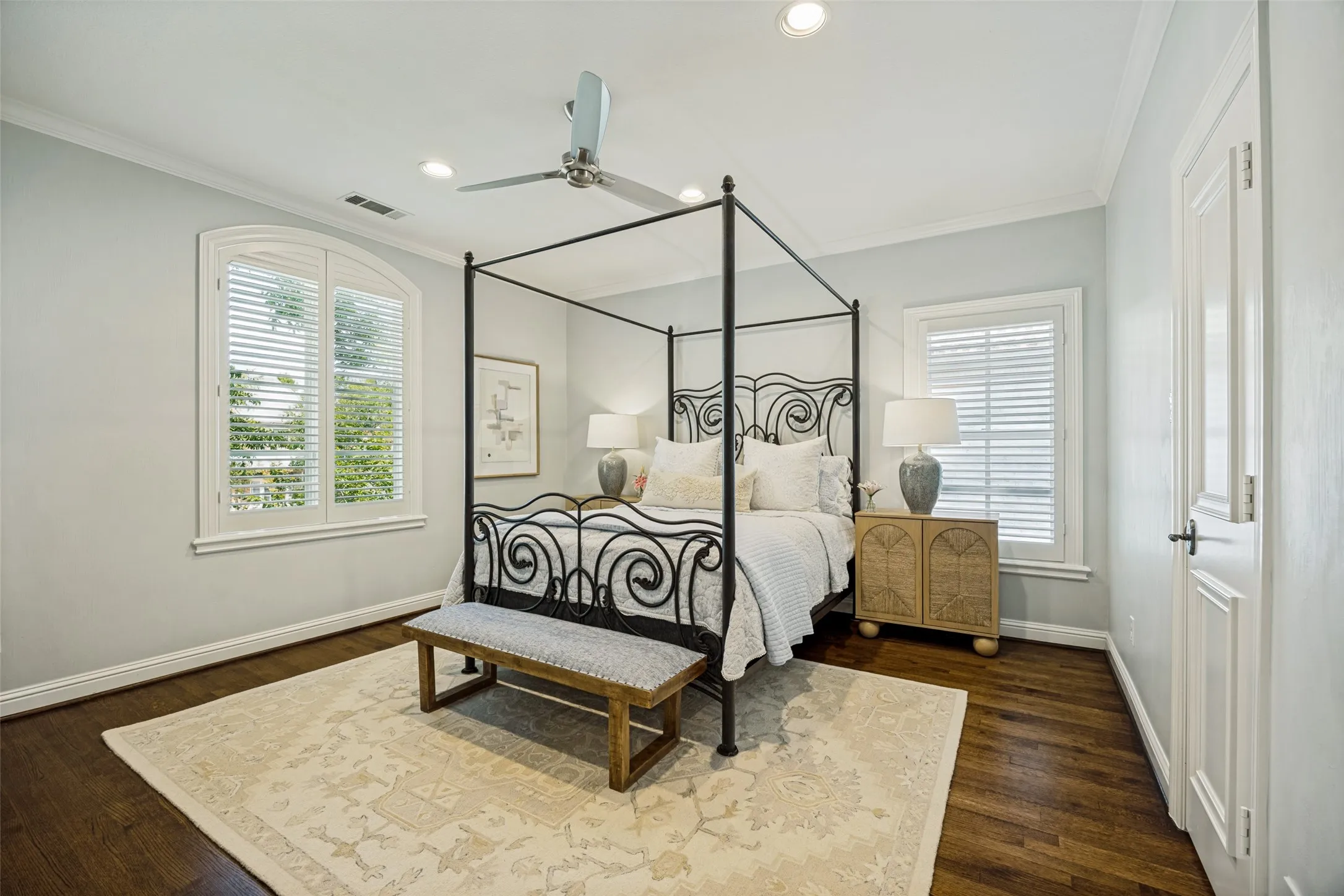 Secondary bedroom with full bathroom