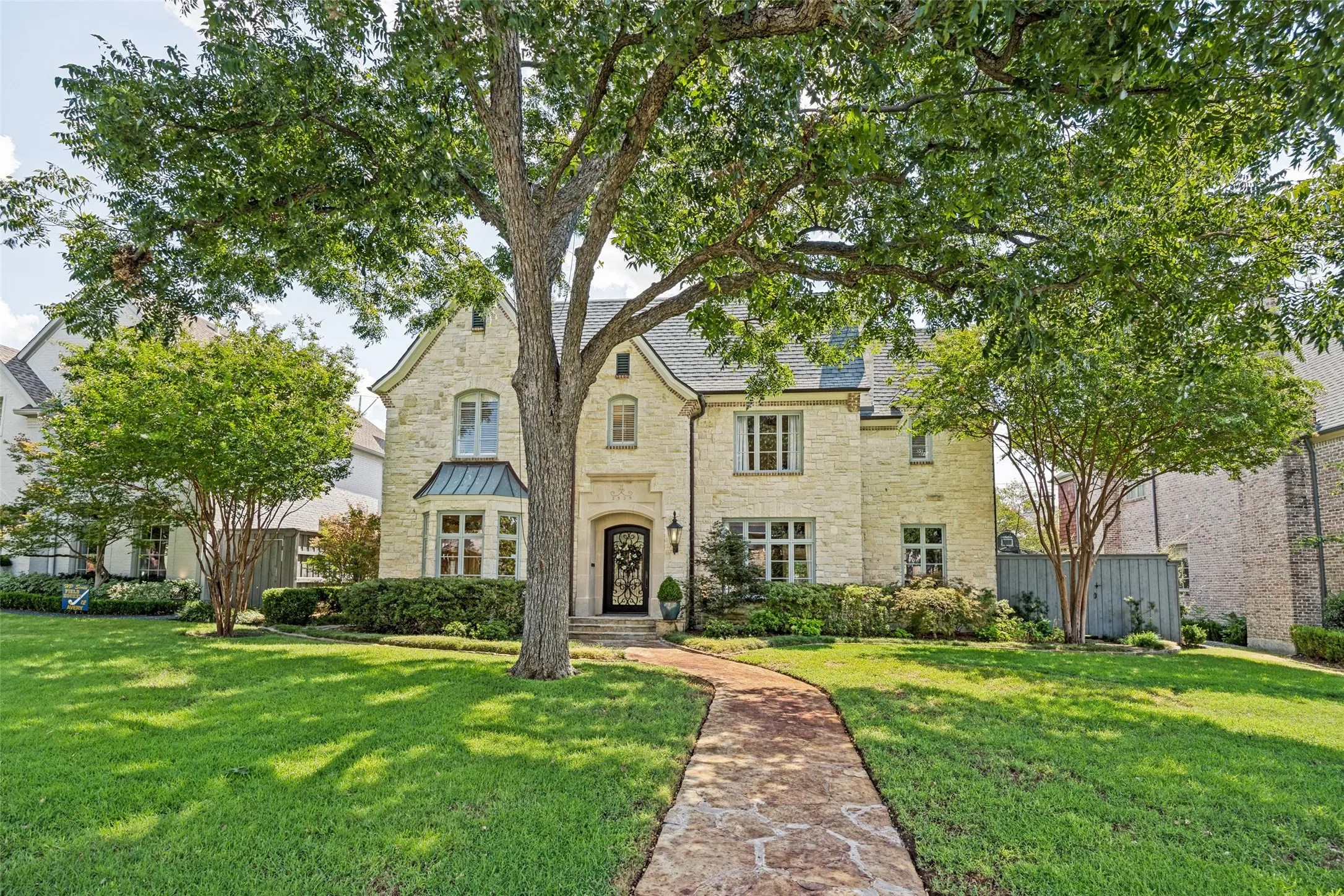 Single Family Residence For Rent in Dallas County , 2929 Stanford Avenue, University Park, Texas 75225, 5 Bedroom, 7 Bathroom, 2 Garage spaces, 5,987 Sqft, built in 1997, mls#21392299, Real Estate Agent in University Park, Homes For Rent in Dallas county, Homes For Rent in University Park, Realtor in University Park Texas, Real Estate Brokerage Independent Realty Texas, Luminita Cordes Realtor