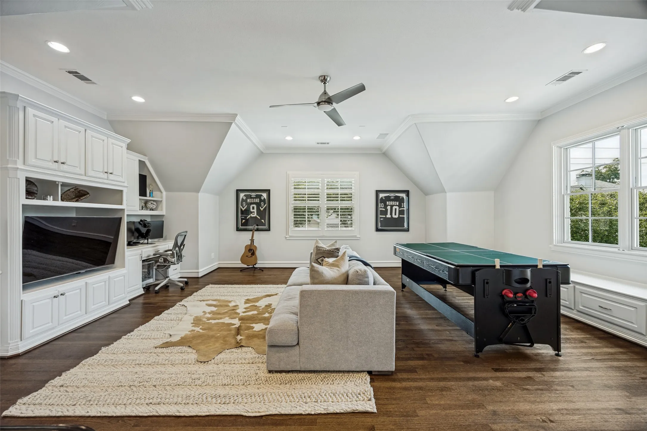 Upstairs game room with vaulted ceiling
