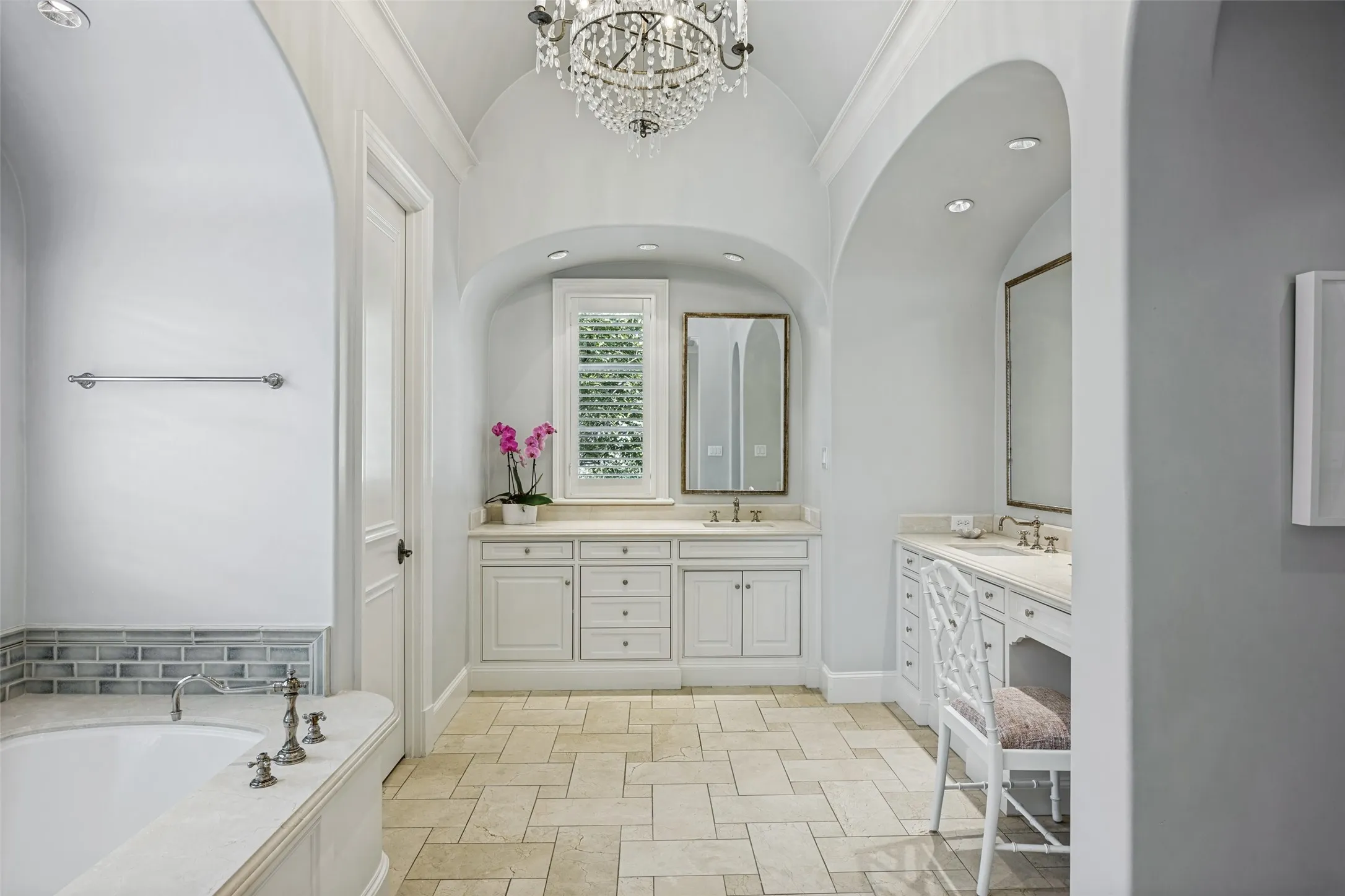 Single Family Residence For Rent in Dallas County , 2929 Stanford Avenue, University Park, Texas 75225, 5 Bedroom, 7 Bathroom, 2 Garage spaces, 5,987 Sqft, built in 1997, mls#21392299, Real Estate Agent in University Park, Homes For Rent in Dallas county, Homes For Rent in University Park, Realtor in University Park Texas, Real Estate Brokerage Independent Realty Texas, Luminita Cordes Realtor