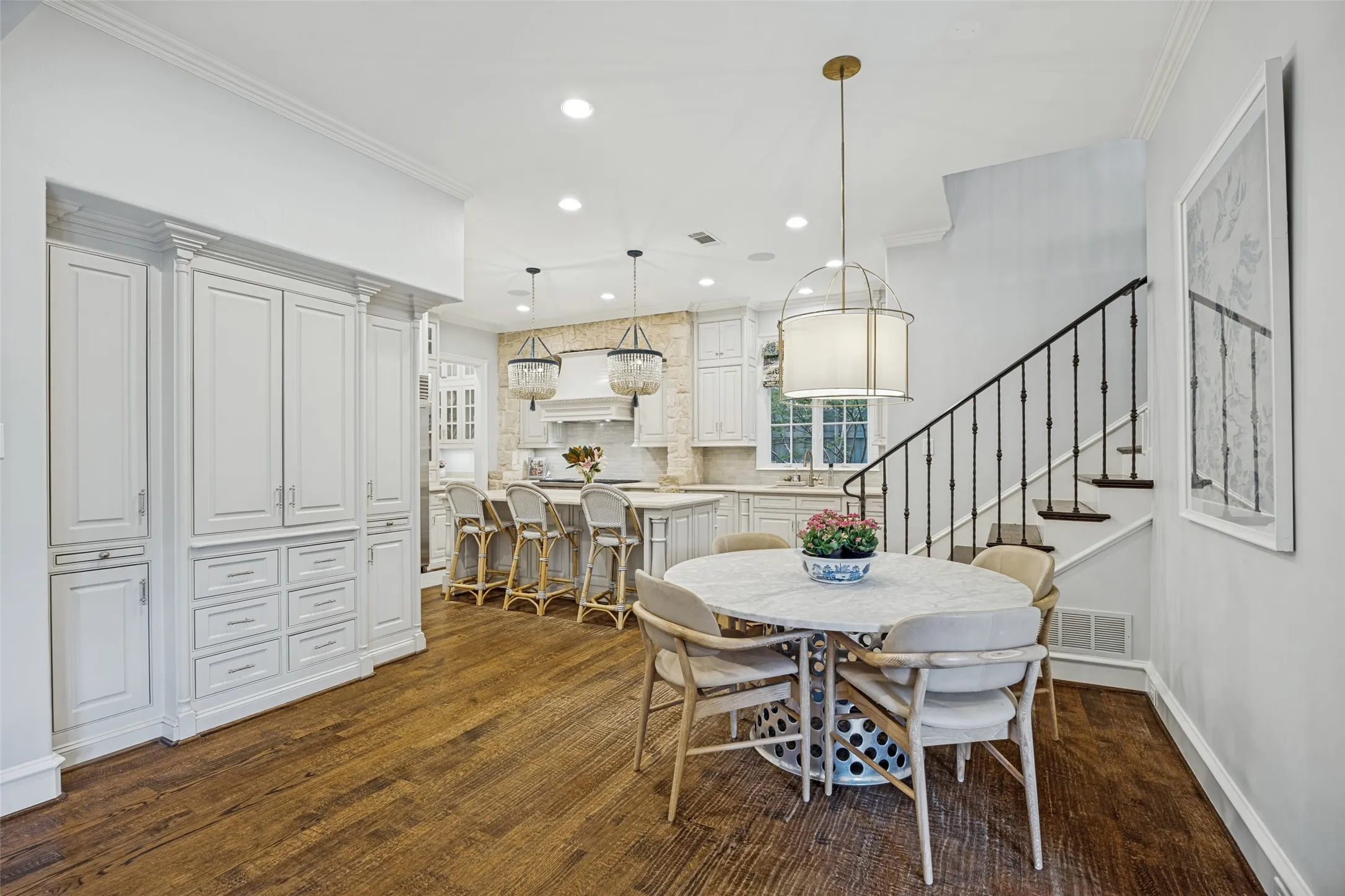Single Family Residence For Rent in Dallas County , 2929 Stanford Avenue, University Park, Texas 75225, 5 Bedroom, 7 Bathroom, 2 Garage spaces, 5,987 Sqft, built in 1997, mls#21392299, Real Estate Agent in University Park, Homes For Rent in Dallas county, Homes For Rent in University Park, Realtor in University Park Texas, Real Estate Brokerage Independent Realty Texas, Luminita Cordes Realtor