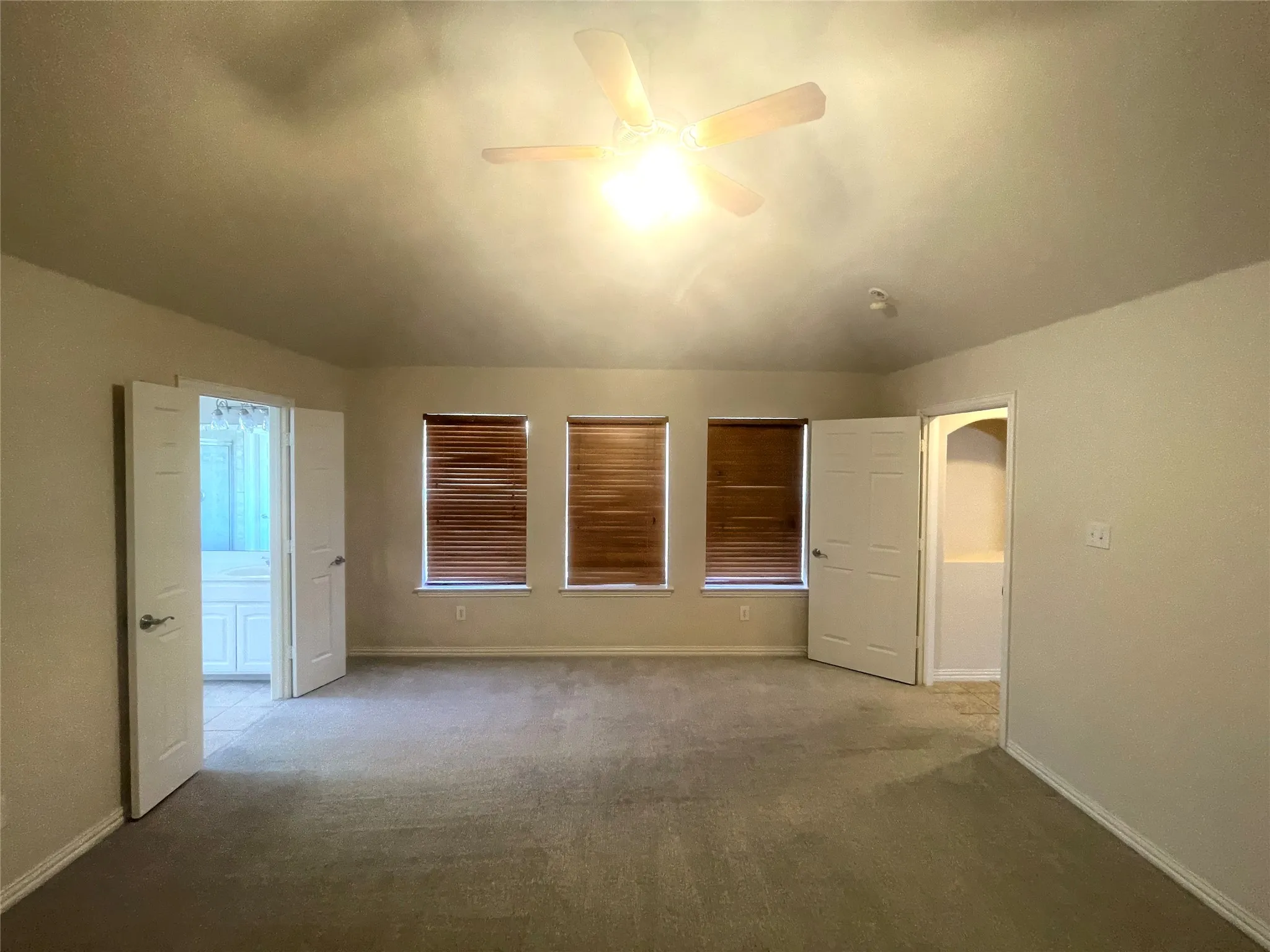 Single Family Residence For Rent in Tarrant County , 8664 Lariat Circle, Fort Worth, Texas 76244, 3 Bedroom, 2 Bathroom, 2 Garage spaces, 2,671 Sqft, built in 2002, mls#21392727, Real Estate Agent in Fort Worth, Homes For Rent in Tarrant county, Homes For Rent in Fort Worth, Realtor in Fort Worth Texas, Real Estate Brokerage Independent Realty Texas, Luminita Cordes Realtor