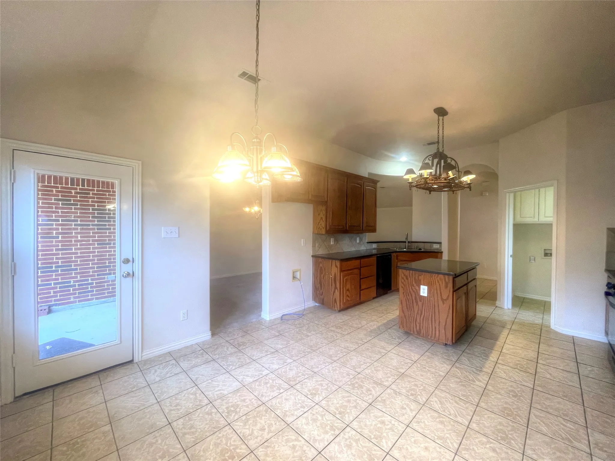 Single Family Residence For Rent in Tarrant County , 8664 Lariat Circle, Fort Worth, Texas 76244, 3 Bedroom, 2 Bathroom, 2 Garage spaces, 2,671 Sqft, built in 2002, mls#21392727, Real Estate Agent in Fort Worth, Homes For Rent in Tarrant county, Homes For Rent in Fort Worth, Realtor in Fort Worth Texas, Real Estate Brokerage Independent Realty Texas, Luminita Cordes Realtor