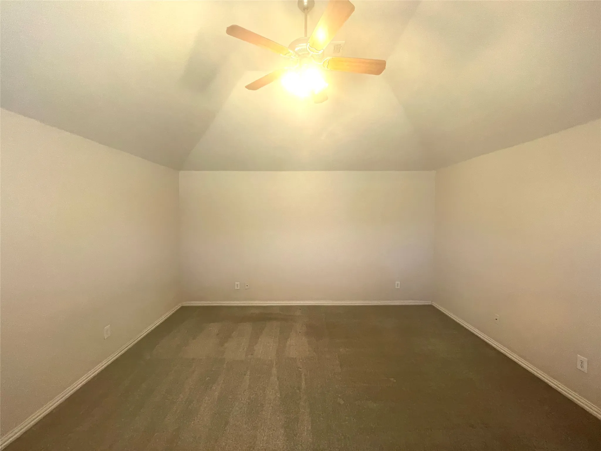 Single Family Residence For Rent in Tarrant County , 8664 Lariat Circle, Fort Worth, Texas 76244, 3 Bedroom, 2 Bathroom, 2 Garage spaces, 2,671 Sqft, built in 2002, mls#21392727, Real Estate Agent in Fort Worth, Homes For Rent in Tarrant county, Homes For Rent in Fort Worth, Realtor in Fort Worth Texas, Real Estate Brokerage Independent Realty Texas, Luminita Cordes Realtor