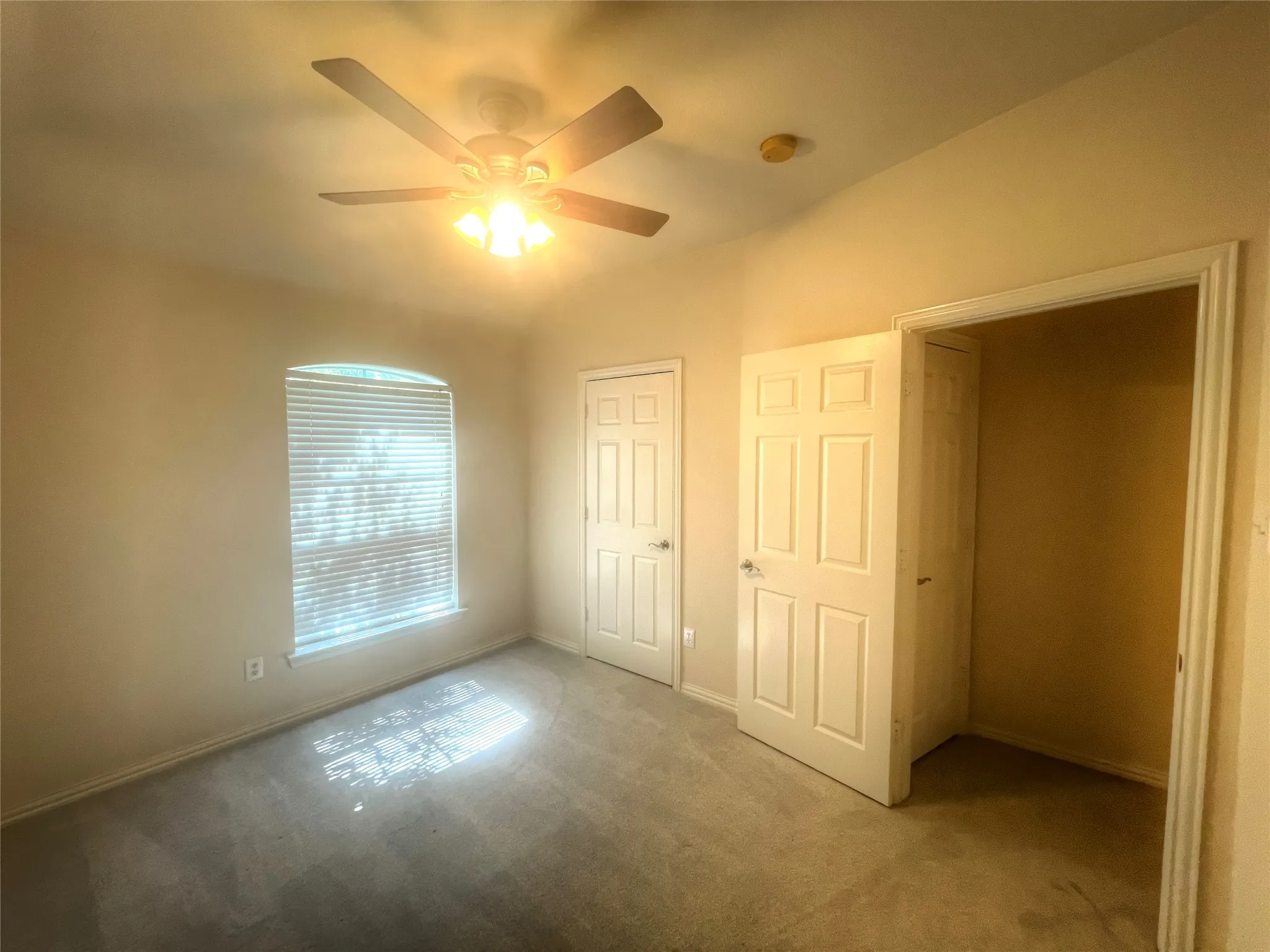 Single Family Residence For Rent in Tarrant County , 8664 Lariat Circle, Fort Worth, Texas 76244, 3 Bedroom, 2 Bathroom, 2 Garage spaces, 2,671 Sqft, built in 2002, mls#21392727, Real Estate Agent in Fort Worth, Homes For Rent in Tarrant county, Homes For Rent in Fort Worth, Realtor in Fort Worth Texas, Real Estate Brokerage Independent Realty Texas, Luminita Cordes Realtor