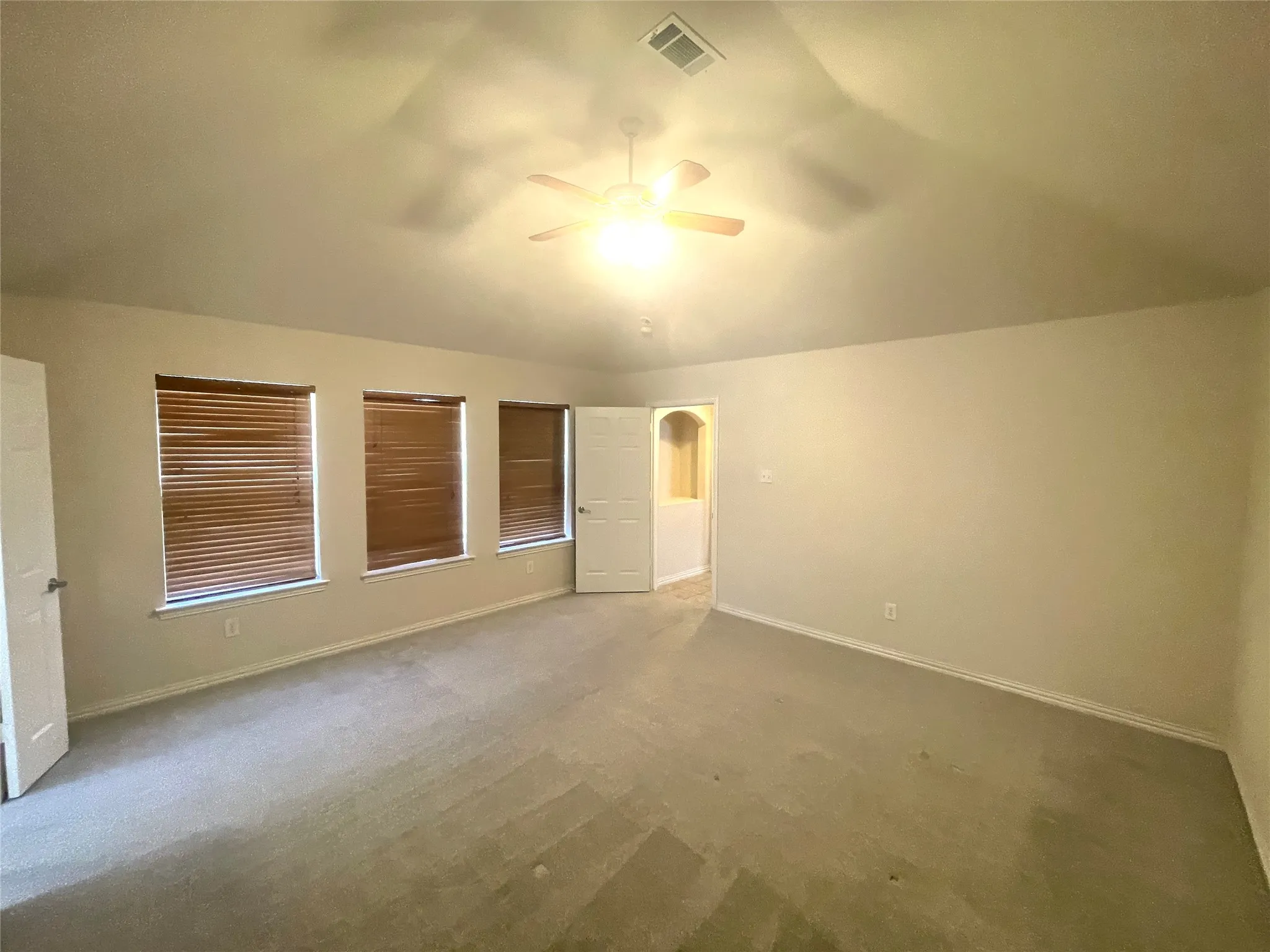 Single Family Residence For Rent in Tarrant County , 8664 Lariat Circle, Fort Worth, Texas 76244, 3 Bedroom, 2 Bathroom, 2 Garage spaces, 2,671 Sqft, built in 2002, mls#21392727, Real Estate Agent in Fort Worth, Homes For Rent in Tarrant county, Homes For Rent in Fort Worth, Realtor in Fort Worth Texas, Real Estate Brokerage Independent Realty Texas, Luminita Cordes Realtor