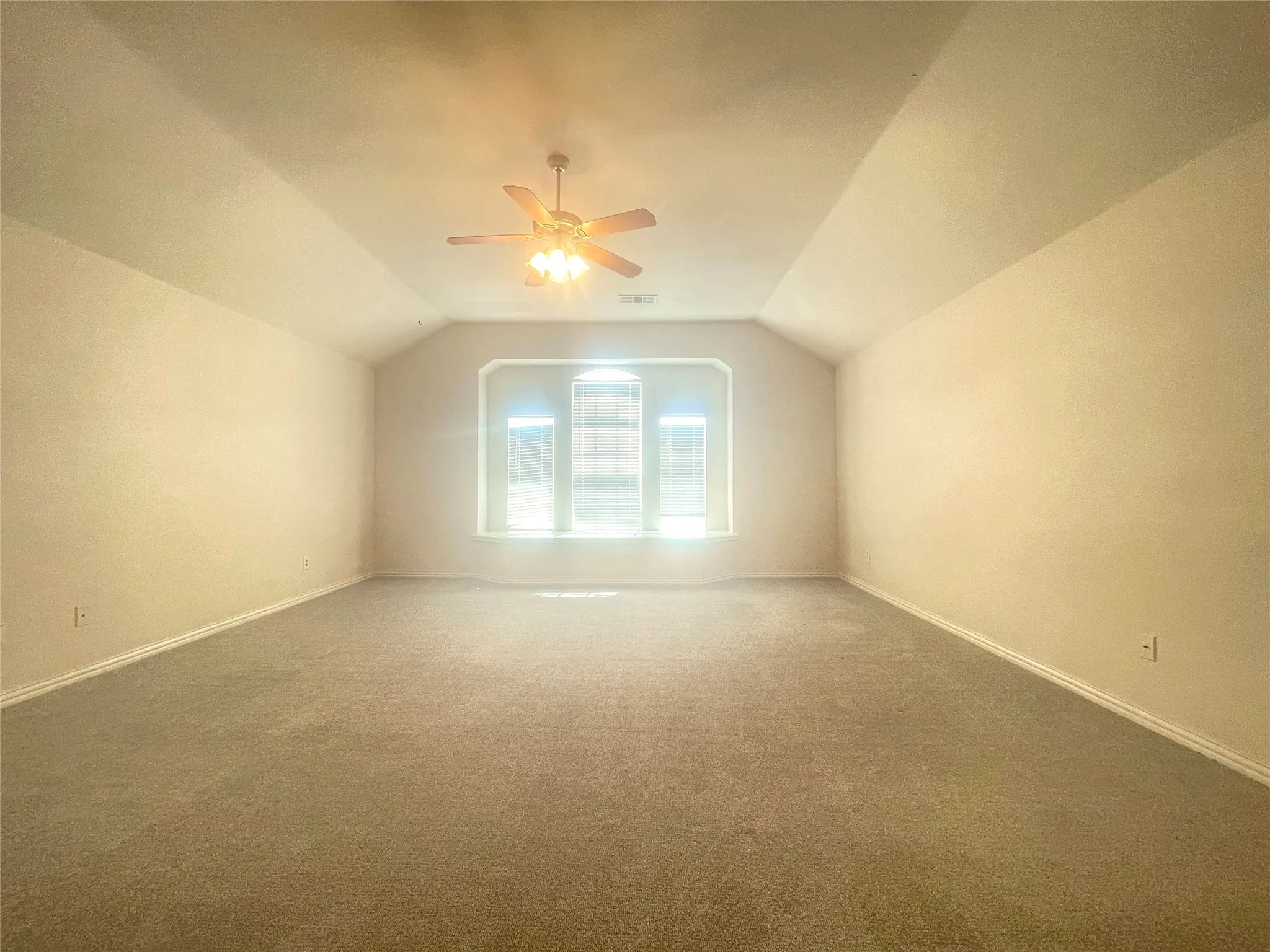 Single Family Residence For Rent in Tarrant County , 8664 Lariat Circle, Fort Worth, Texas 76244, 3 Bedroom, 2 Bathroom, 2 Garage spaces, 2,671 Sqft, built in 2002, mls#21392727, Real Estate Agent in Fort Worth, Homes For Rent in Tarrant county, Homes For Rent in Fort Worth, Realtor in Fort Worth Texas, Real Estate Brokerage Independent Realty Texas, Luminita Cordes Realtor