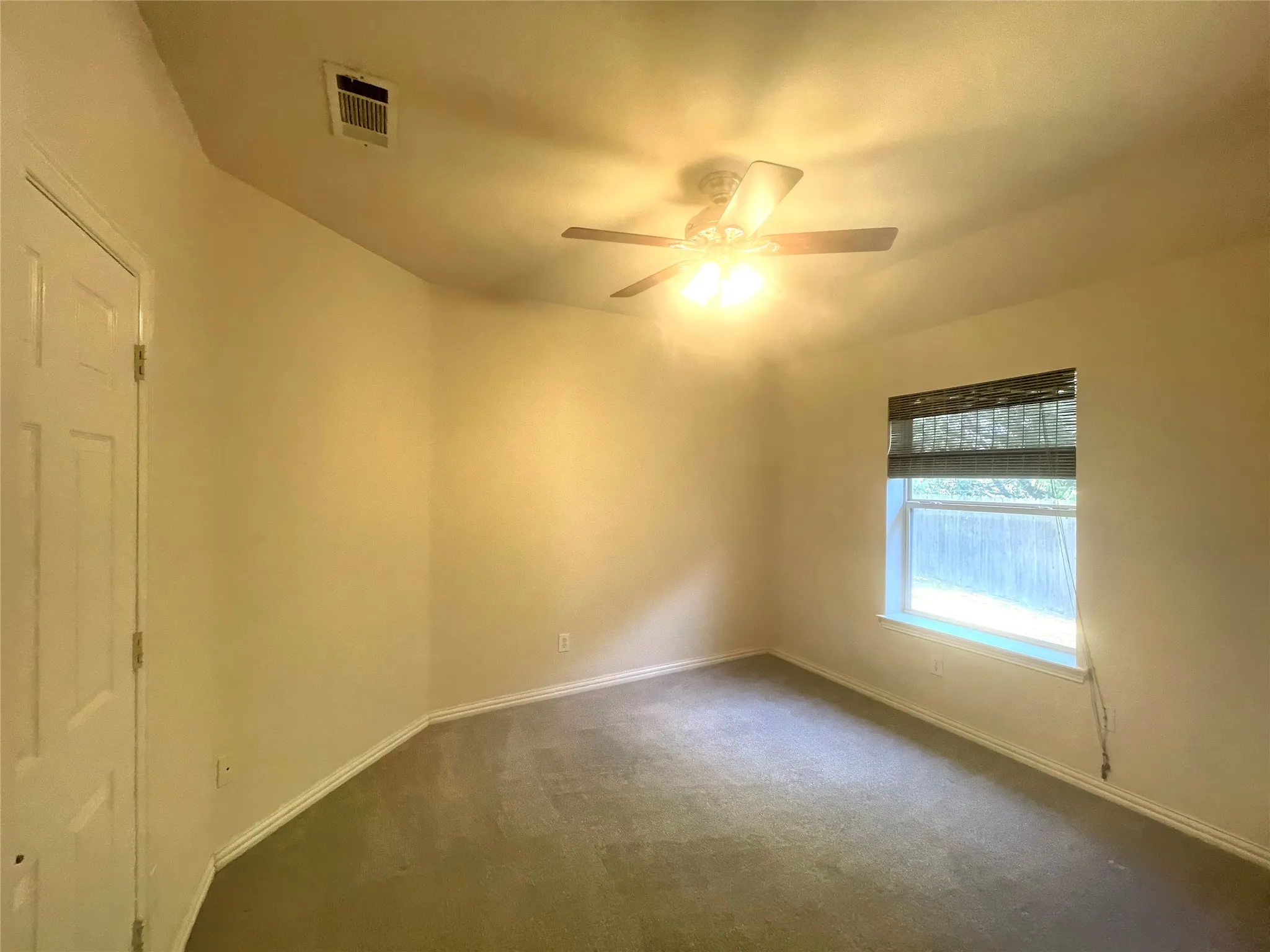 Single Family Residence For Rent in Tarrant County , 8664 Lariat Circle, Fort Worth, Texas 76244, 3 Bedroom, 2 Bathroom, 2 Garage spaces, 2,671 Sqft, built in 2002, mls#21392727, Real Estate Agent in Fort Worth, Homes For Rent in Tarrant county, Homes For Rent in Fort Worth, Realtor in Fort Worth Texas, Real Estate Brokerage Independent Realty Texas, Luminita Cordes Realtor