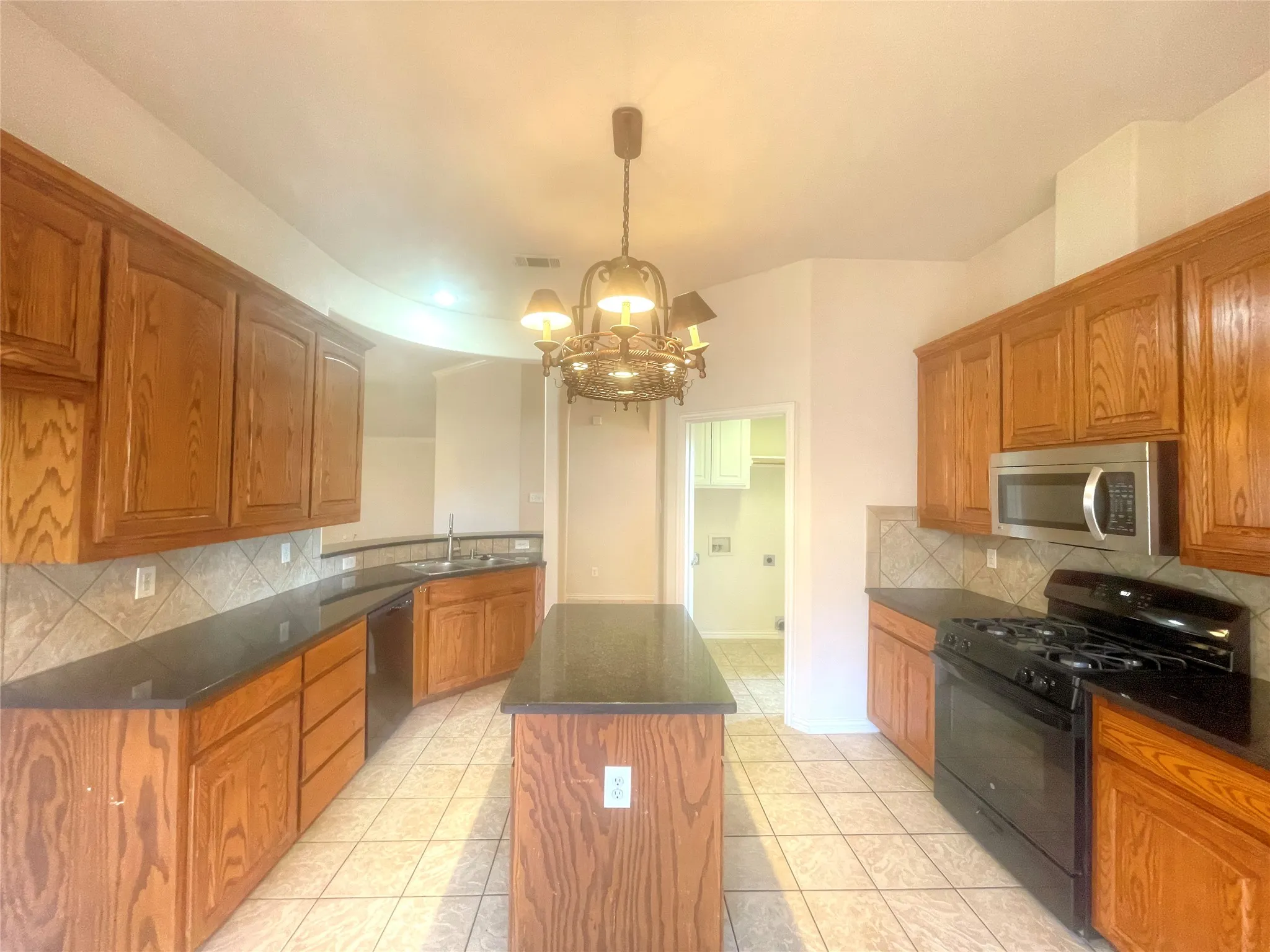 Single Family Residence For Rent in Tarrant County , 8664 Lariat Circle, Fort Worth, Texas 76244, 3 Bedroom, 2 Bathroom, 2 Garage spaces, 2,671 Sqft, built in 2002, mls#21392727, Real Estate Agent in Fort Worth, Homes For Rent in Tarrant county, Homes For Rent in Fort Worth, Realtor in Fort Worth Texas, Real Estate Brokerage Independent Realty Texas, Luminita Cordes Realtor