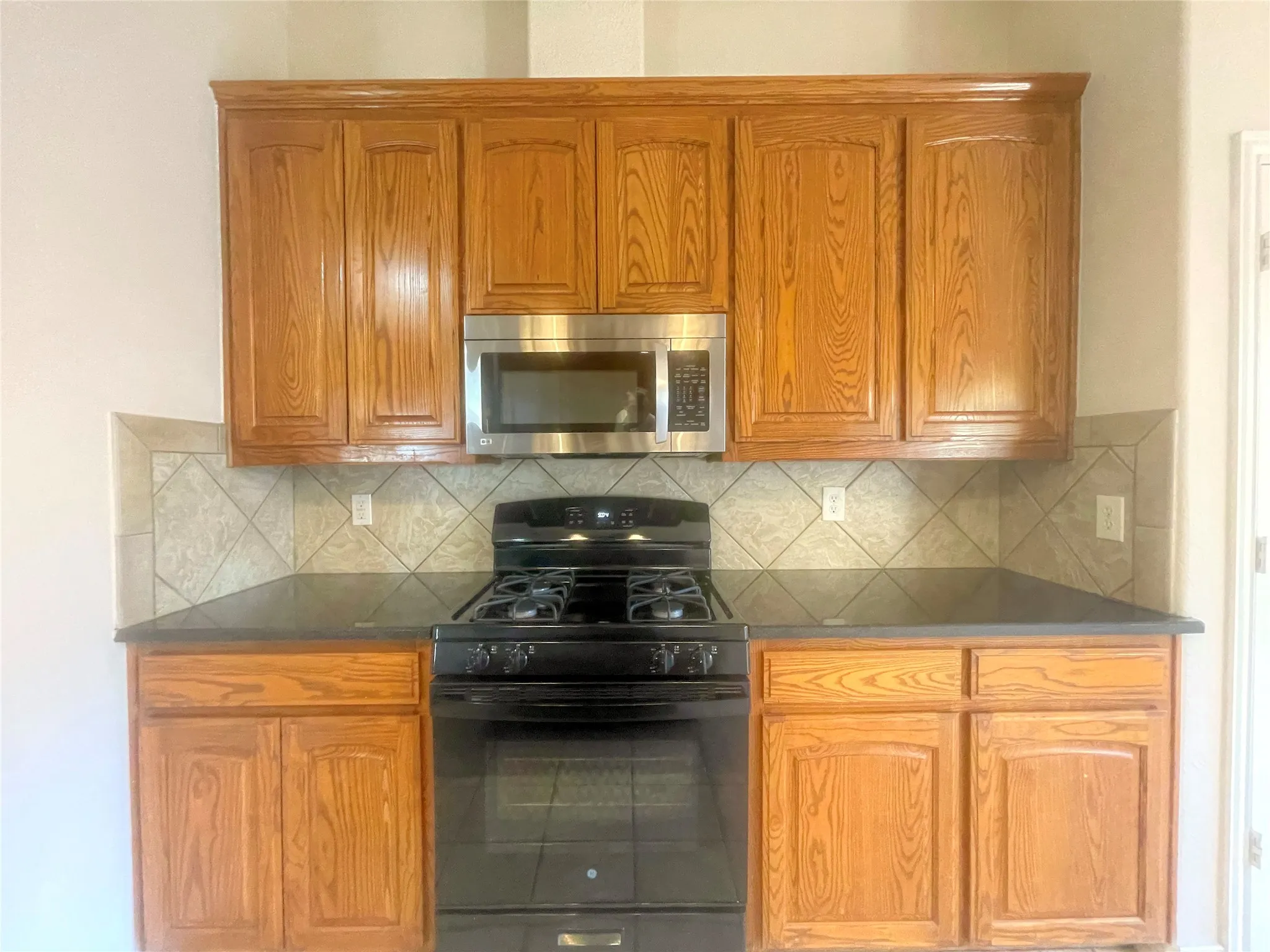 Single Family Residence For Rent in Tarrant County , 8664 Lariat Circle, Fort Worth, Texas 76244, 3 Bedroom, 2 Bathroom, 2 Garage spaces, 2,671 Sqft, built in 2002, mls#21392727, Real Estate Agent in Fort Worth, Homes For Rent in Tarrant county, Homes For Rent in Fort Worth, Realtor in Fort Worth Texas, Real Estate Brokerage Independent Realty Texas, Luminita Cordes Realtor
