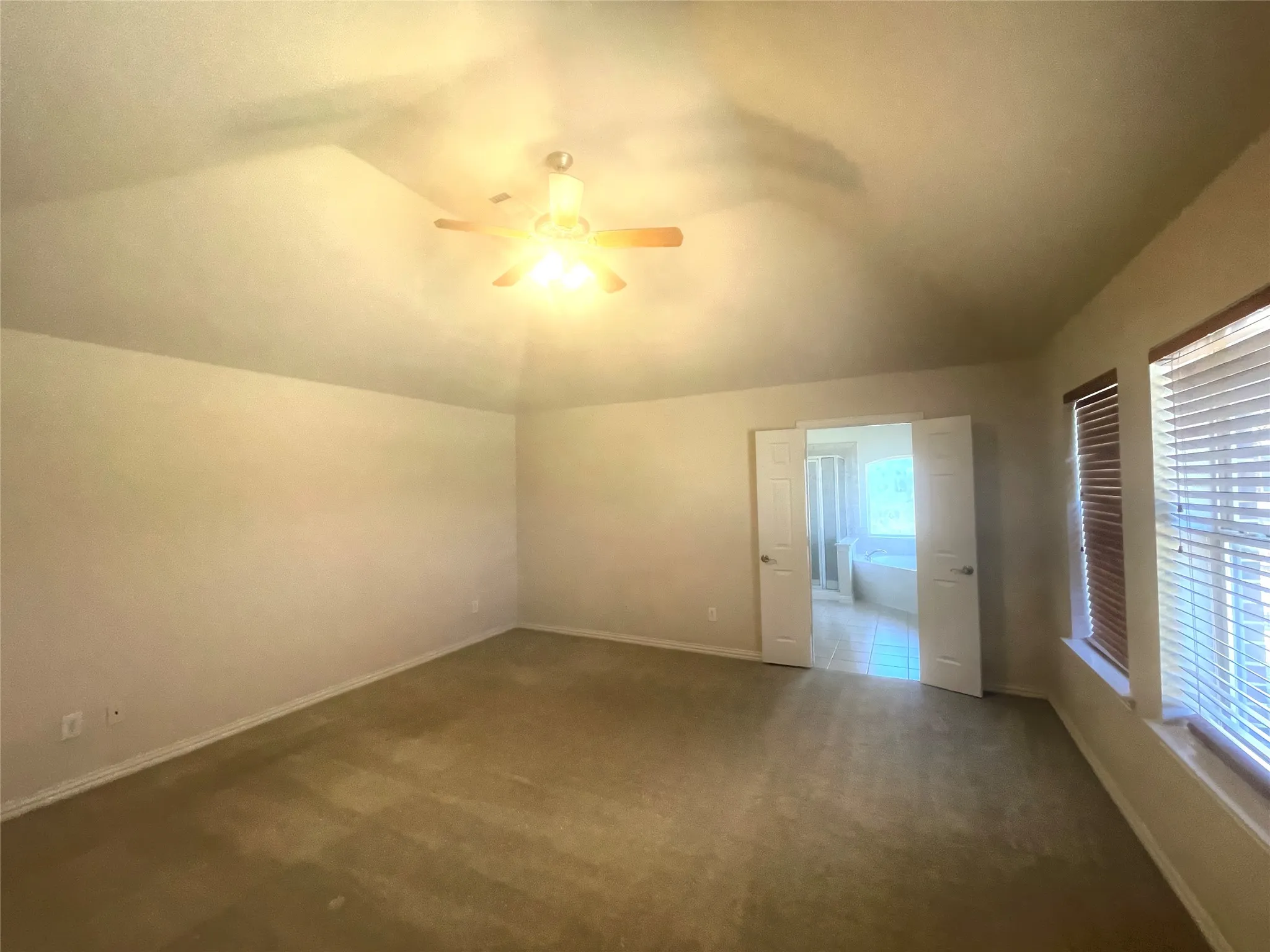 Single Family Residence For Rent in Tarrant County , 8664 Lariat Circle, Fort Worth, Texas 76244, 3 Bedroom, 2 Bathroom, 2 Garage spaces, 2,671 Sqft, built in 2002, mls#21392727, Real Estate Agent in Fort Worth, Homes For Rent in Tarrant county, Homes For Rent in Fort Worth, Realtor in Fort Worth Texas, Real Estate Brokerage Independent Realty Texas, Luminita Cordes Realtor