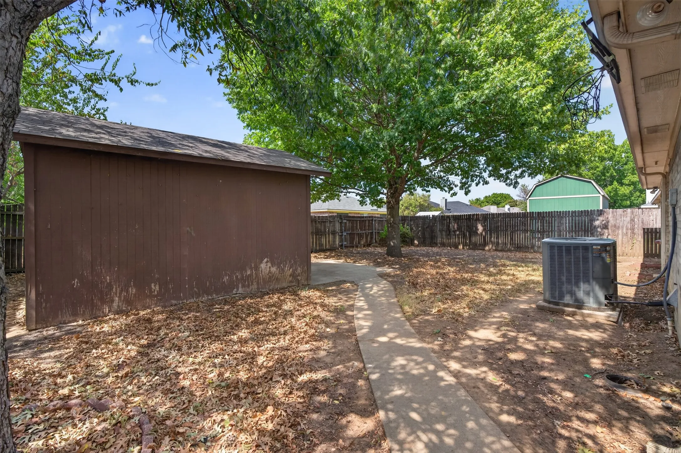 Single Family Residence For Sale in Johnson County , 1150 Marc Street, Burleson, Texas 76028, 3 Bedroom, 2 Bathroom, 2 Garage spaces, 1,662 Sqft, built in 1998, mls#21391495, Real Estate Agent in Burleson, Homes For Sale in Johnson county, Homes For Sale in Burleson, Realtor in Burleson Texas, Real Estate Brokerage Independent Realty Texas, Luminita Cordes Realtor