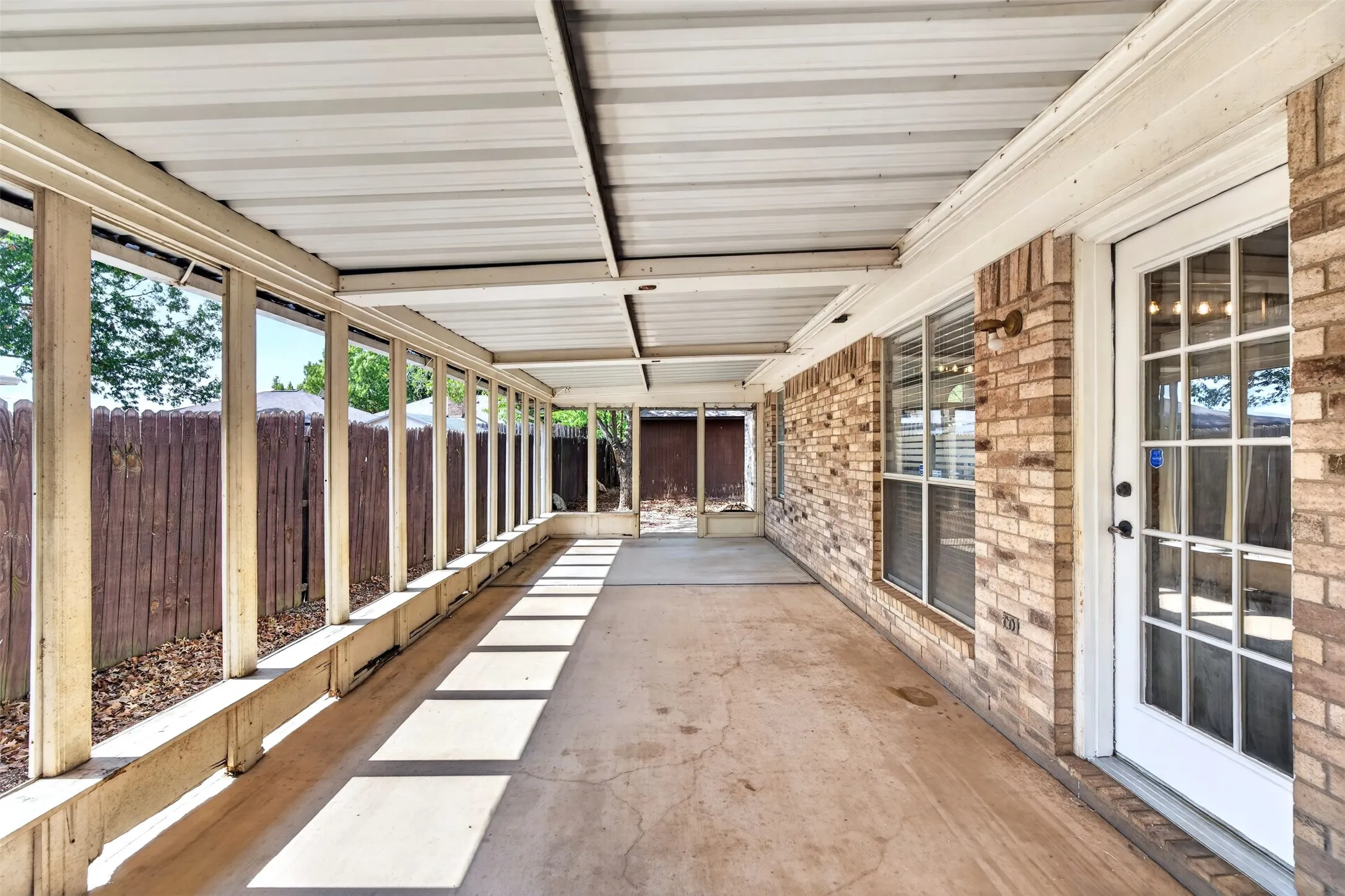 Single Family Residence For Sale in Johnson County , 1150 Marc Street, Burleson, Texas 76028, 3 Bedroom, 2 Bathroom, 2 Garage spaces, 1,662 Sqft, built in 1998, mls#21391495, Real Estate Agent in Burleson, Homes For Sale in Johnson county, Homes For Sale in Burleson, Realtor in Burleson Texas, Real Estate Brokerage Independent Realty Texas, Luminita Cordes Realtor