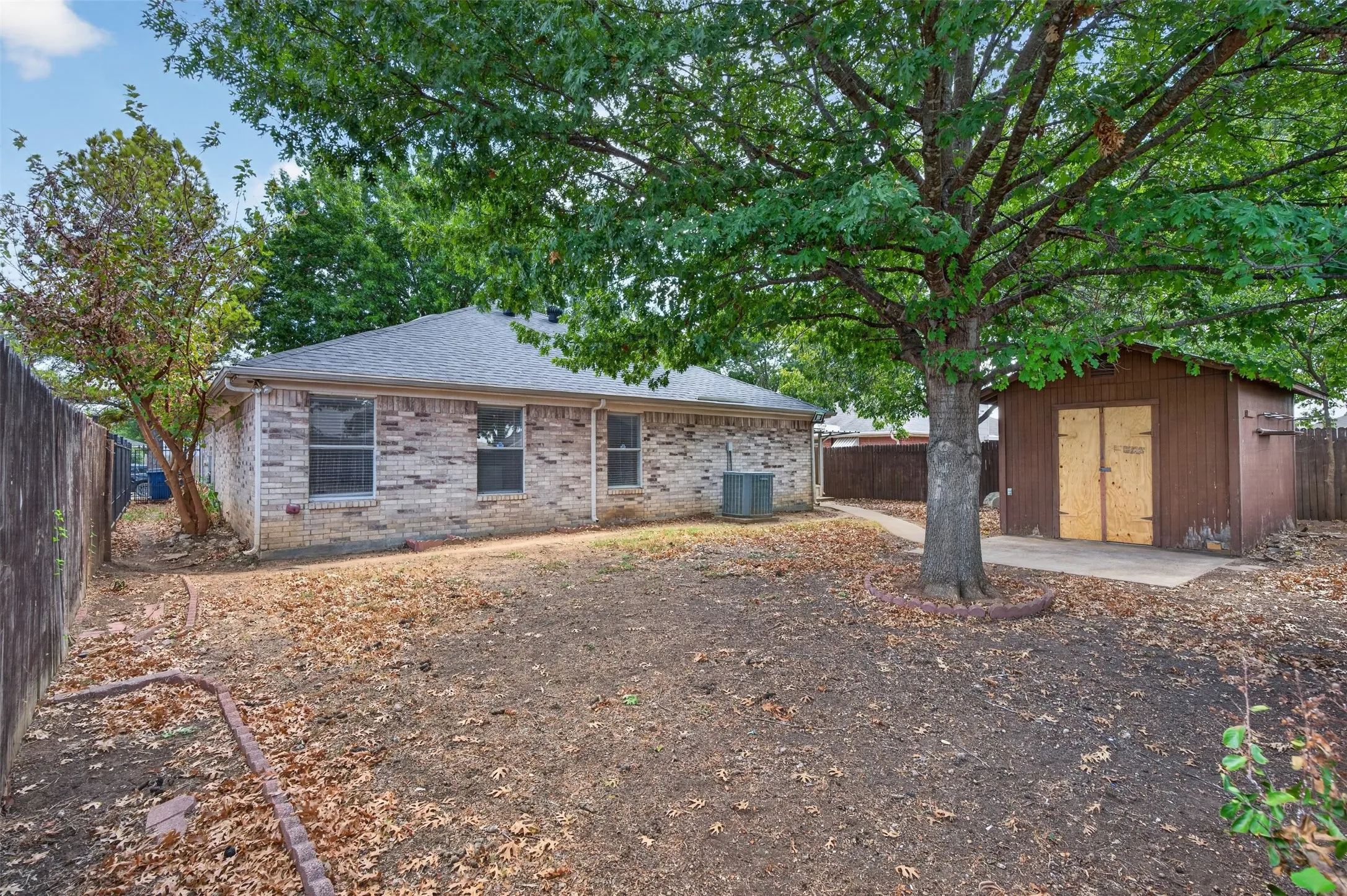 Single Family Residence For Sale in Johnson County , 1150 Marc Street, Burleson, Texas 76028, 3 Bedroom, 2 Bathroom, 2 Garage spaces, 1,662 Sqft, built in 1998, mls#21391495, Real Estate Agent in Burleson, Homes For Sale in Johnson county, Homes For Sale in Burleson, Realtor in Burleson Texas, Real Estate Brokerage Independent Realty Texas, Luminita Cordes Realtor