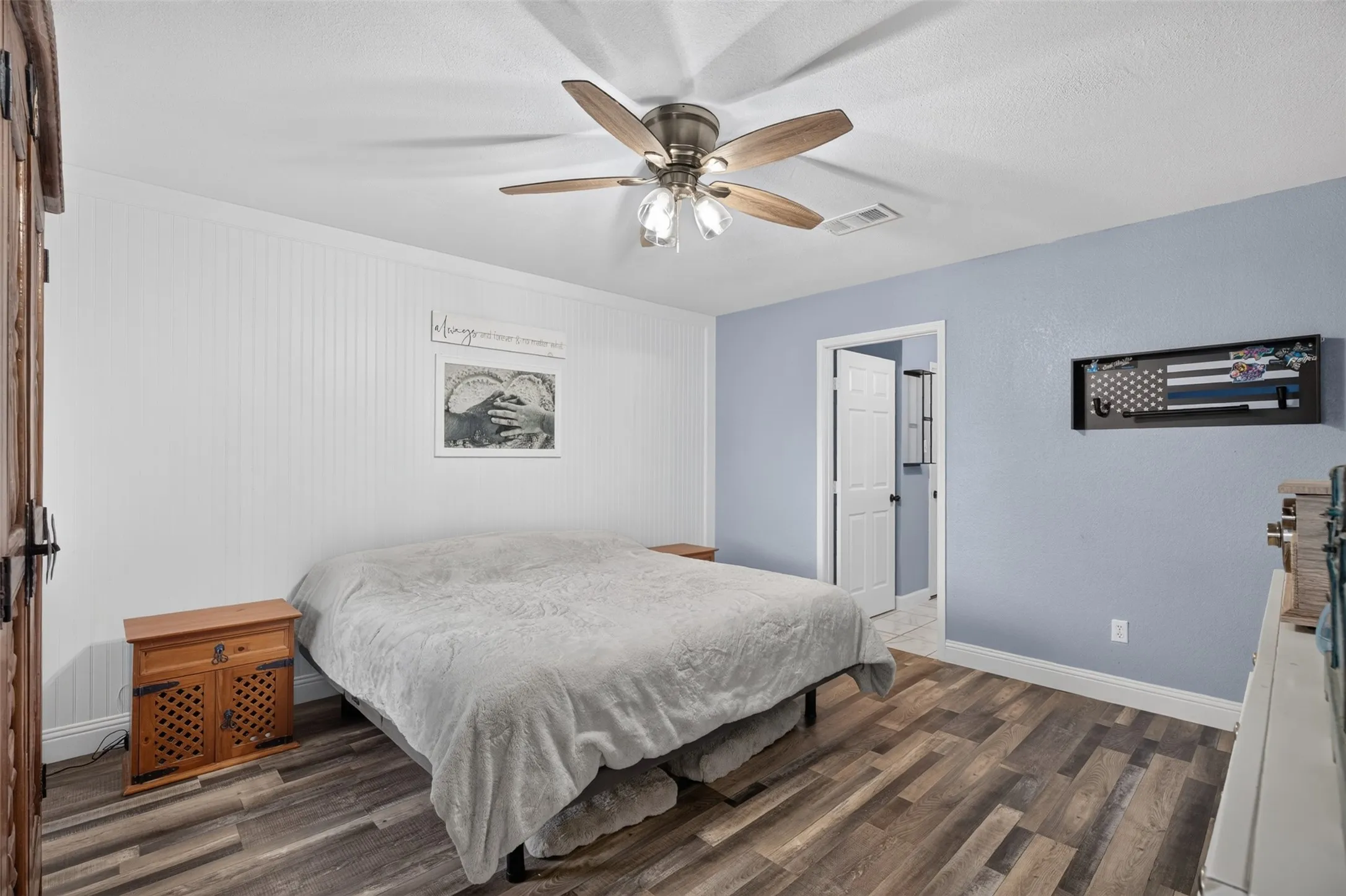 Single Family Residence For Sale in Johnson County , 1150 Marc Street, Burleson, Texas 76028, 3 Bedroom, 2 Bathroom, 2 Garage spaces, 1,662 Sqft, built in 1998, mls#21391495, Real Estate Agent in Burleson, Homes For Sale in Johnson county, Homes For Sale in Burleson, Realtor in Burleson Texas, Real Estate Brokerage Independent Realty Texas, Luminita Cordes Realtor