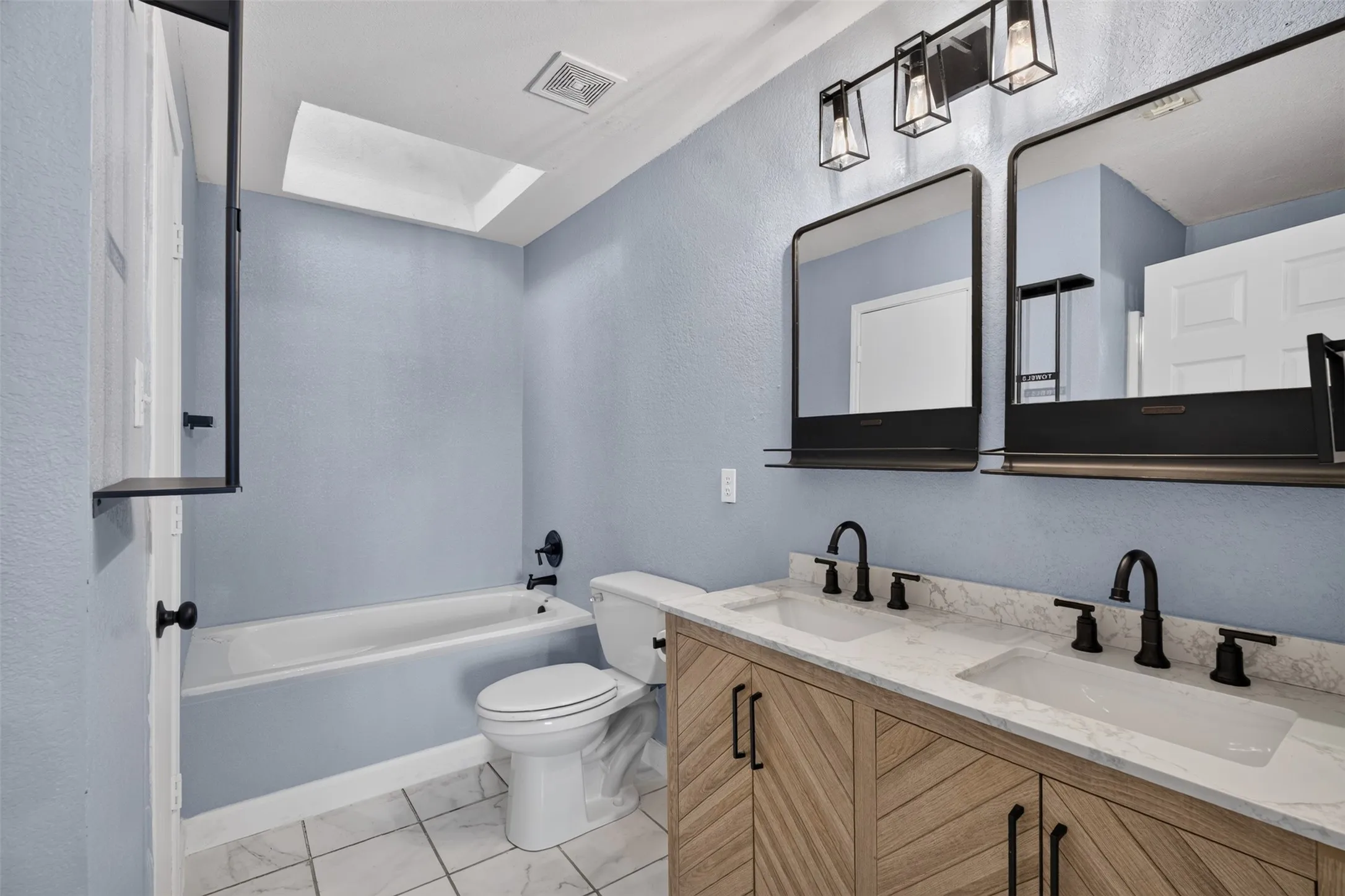 Single Family Residence For Sale in Johnson County , 1150 Marc Street, Burleson, Texas 76028, 3 Bedroom, 2 Bathroom, 2 Garage spaces, 1,662 Sqft, built in 1998, mls#21391495, Real Estate Agent in Burleson, Homes For Sale in Johnson county, Homes For Sale in Burleson, Realtor in Burleson Texas, Real Estate Brokerage Independent Realty Texas, Luminita Cordes Realtor