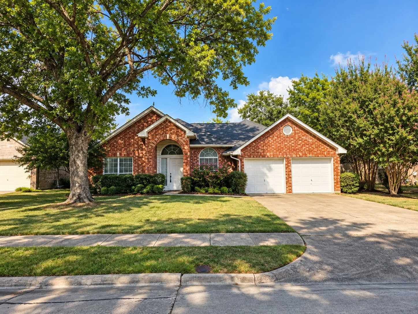 Single Family Residence For Sale in Dallas County , 6406 Azalea Drive, Rowlett, Texas 75089, 4 Bedroom, 2 Bathroom, 2 Garage spaces, 2,080 Sqft, built in 1986, mls#21392633, Real Estate Agent in Rowlett, Homes For Sale in Dallas county, Homes For Sale in Rowlett, Realtor in Rowlett Texas, Real Estate Brokerage Independent Realty Texas, Luminita Cordes Realtor