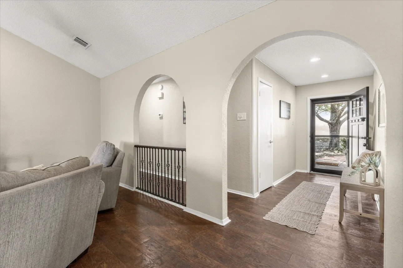 Single Family Residence For Sale in Mc Lennan County , 3517 W Moonlight Drive, Waco, Texas 76706, 3 Bedroom, 2 Bathroom, 2 Garage spaces, 1,657 Sqft, built in 1985, mls#21392719, Real Estate Agent in Waco, Homes For Sale in Mc Lennan county, Homes For Sale in Waco, Realtor in Waco Texas, Real Estate Brokerage Independent Realty Texas, Luminita Cordes Realtor