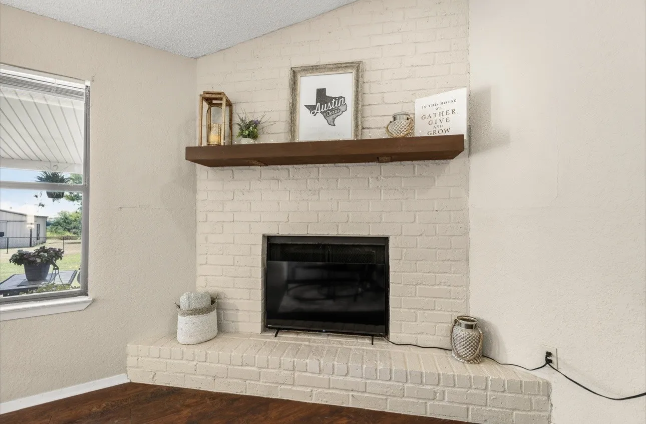 Single Family Residence For Sale in Mc Lennan County , 3517 W Moonlight Drive, Waco, Texas 76706, 3 Bedroom, 2 Bathroom, 2 Garage spaces, 1,657 Sqft, built in 1985, mls#21392719, Real Estate Agent in Waco, Homes For Sale in Mc Lennan county, Homes For Sale in Waco, Realtor in Waco Texas, Real Estate Brokerage Independent Realty Texas, Luminita Cordes Realtor