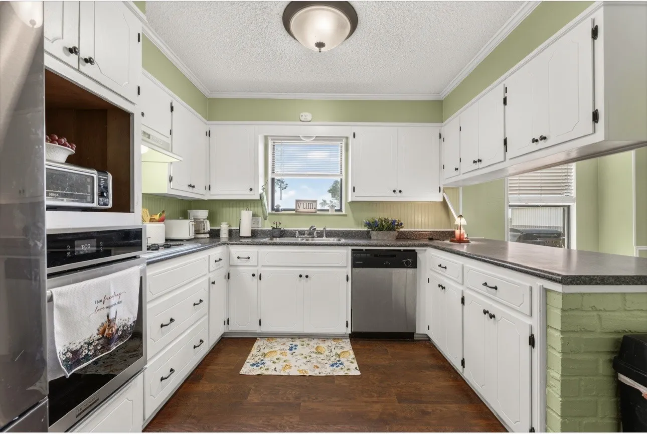 Single Family Residence For Sale in Mc Lennan County , 3517 W Moonlight Drive, Waco, Texas 76706, 3 Bedroom, 2 Bathroom, 2 Garage spaces, 1,657 Sqft, built in 1985, mls#21392719, Real Estate Agent in Waco, Homes For Sale in Mc Lennan county, Homes For Sale in Waco, Realtor in Waco Texas, Real Estate Brokerage Independent Realty Texas, Luminita Cordes Realtor