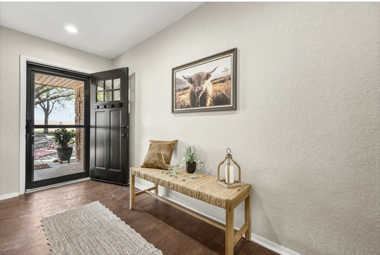 Single Family Residence For Sale in Mc Lennan County , 3517 W Moonlight Drive, Waco, Texas 76706, 3 Bedroom, 2 Bathroom, 2 Garage spaces, 1,657 Sqft, built in 1985, mls#21392719, Real Estate Agent in Waco, Homes For Sale in Mc Lennan county, Homes For Sale in Waco, Realtor in Waco Texas, Real Estate Brokerage Independent Realty Texas, Luminita Cordes Realtor