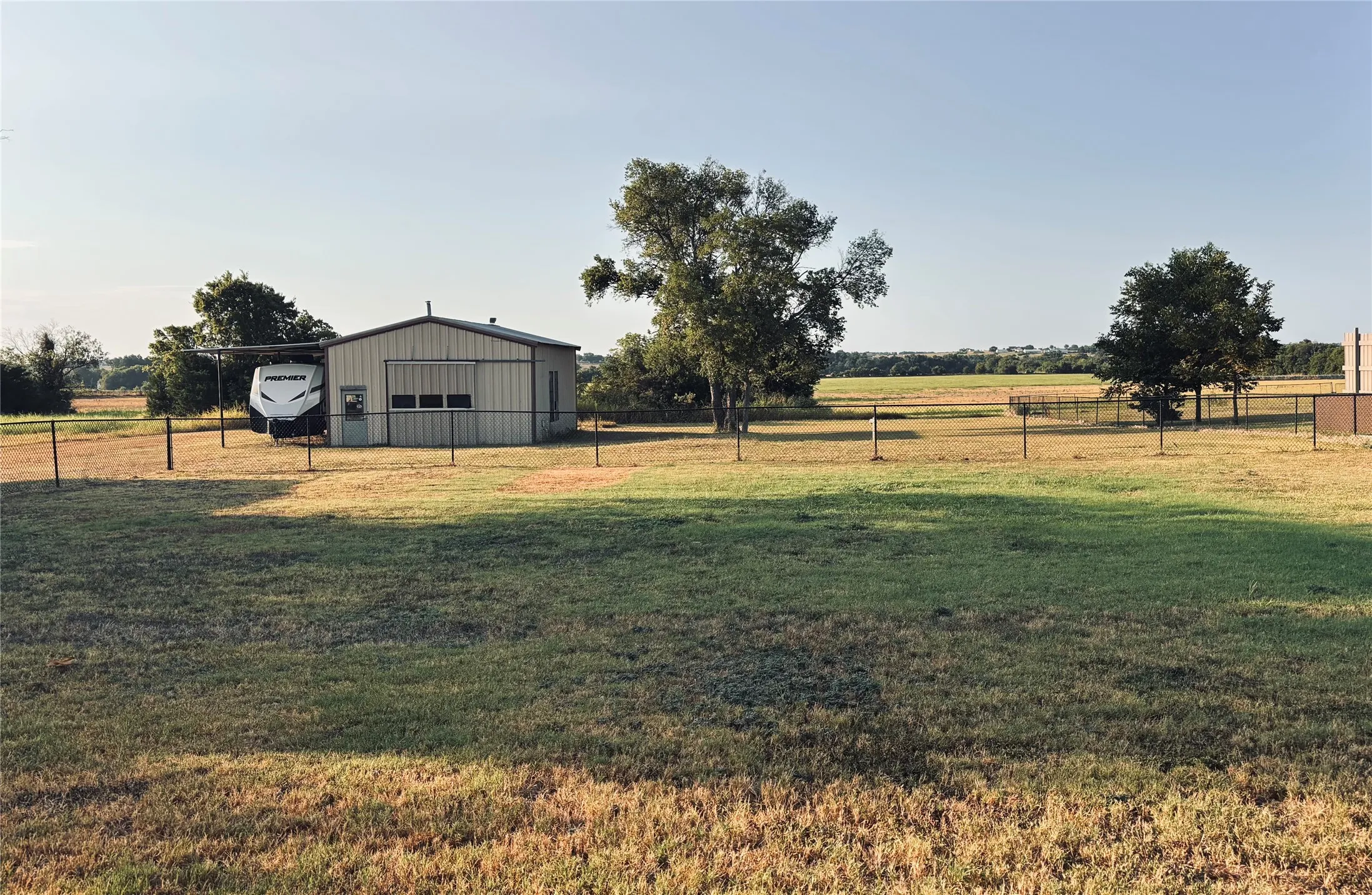Single Family Residence For Sale in Mc Lennan County , 3517 W Moonlight Drive, Waco, Texas 76706, 3 Bedroom, 2 Bathroom, 2 Garage spaces, 1,657 Sqft, built in 1985, mls#21392719, Real Estate Agent in Waco, Homes For Sale in Mc Lennan county, Homes For Sale in Waco, Realtor in Waco Texas, Real Estate Brokerage Independent Realty Texas, Luminita Cordes Realtor