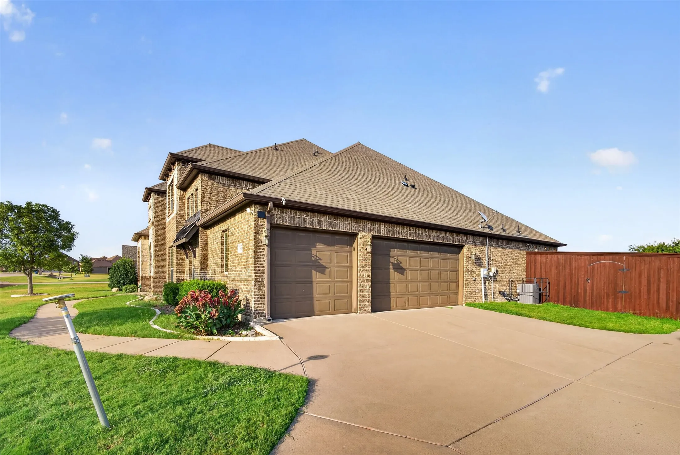 Single Family Residence For Sale in Ellis County , 6010 Limestone Lane, Midlothian, Texas 76065, 5 Bedroom, 4 Bathroom, 3 Garage spaces, 3,733 Sqft, built in 2016, mls#21374174, Real Estate Agent in Midlothian, Homes For Sale in Ellis county, Homes For Sale in Midlothian, Realtor in Midlothian Texas, Real Estate Brokerage Independent Realty Texas, Luminita Cordes Realtor
