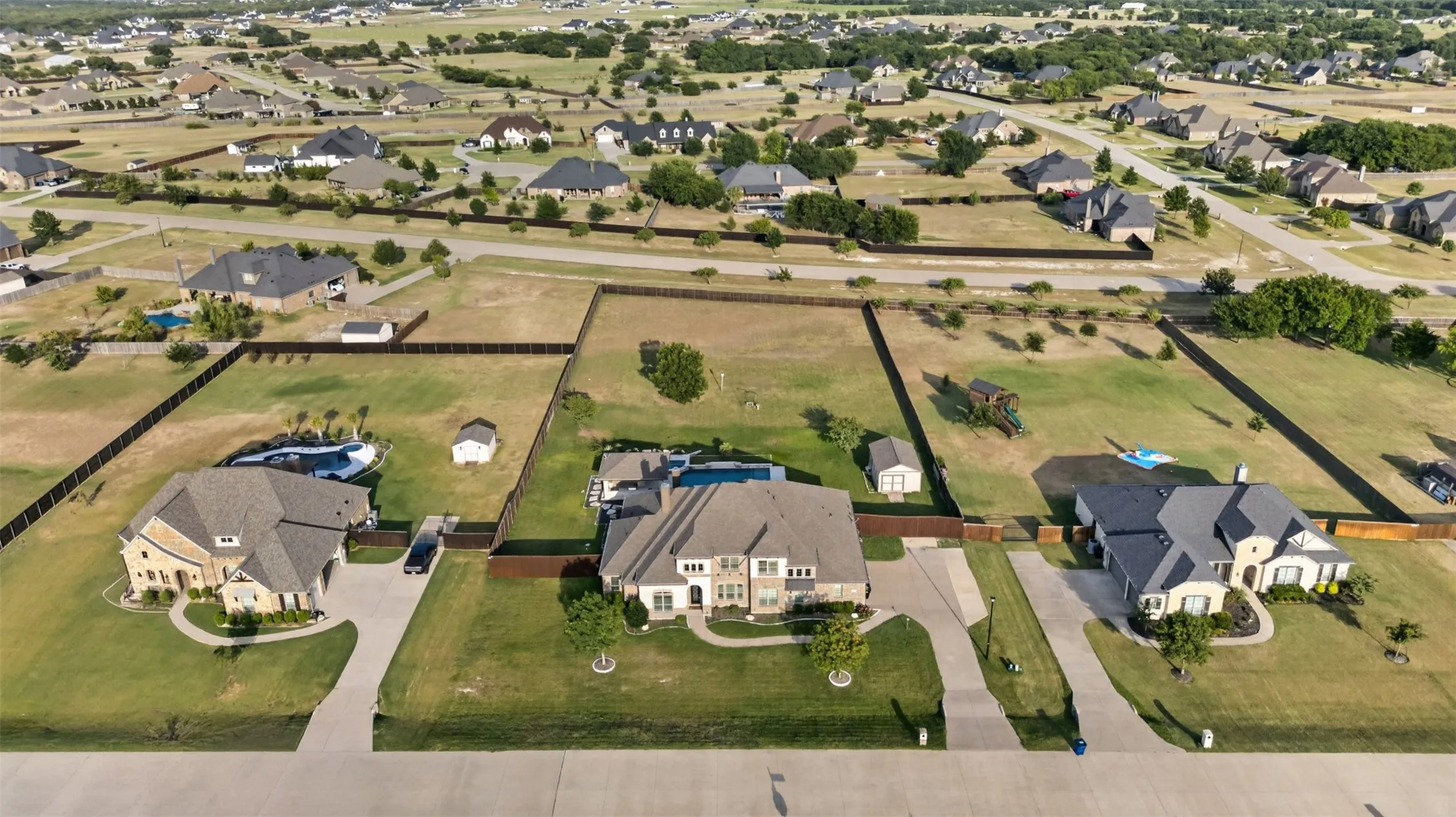 Single Family Residence For Sale in Ellis County , 6010 Limestone Lane, Midlothian, Texas 76065, 5 Bedroom, 4 Bathroom, 3 Garage spaces, 3,733 Sqft, built in 2016, mls#21374174, Real Estate Agent in Midlothian, Homes For Sale in Ellis county, Homes For Sale in Midlothian, Realtor in Midlothian Texas, Real Estate Brokerage Independent Realty Texas, Luminita Cordes Realtor