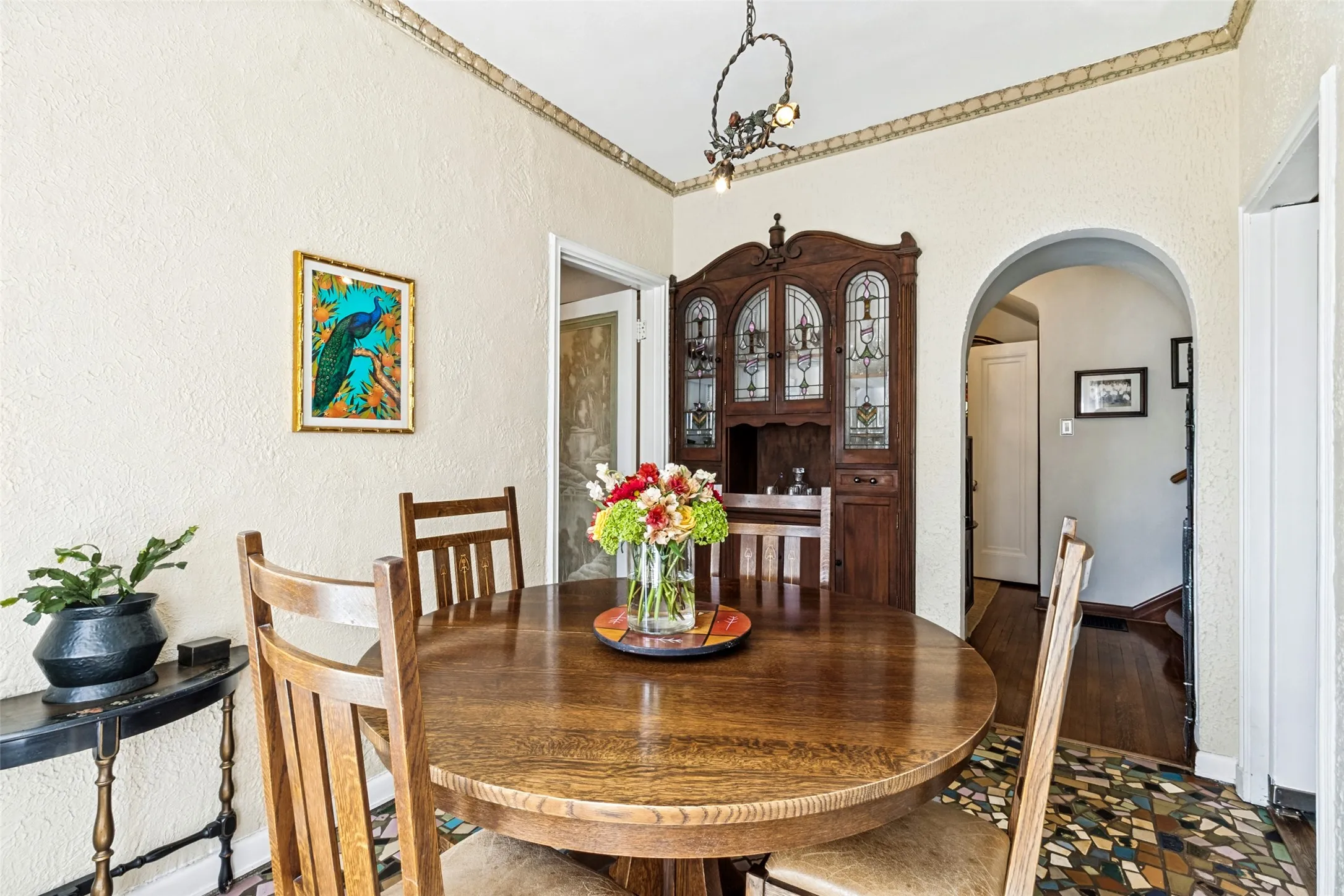 Single Family Residence For Sale in Dallas County , 6936 Lakeshore Drive, Dallas, Texas 75214, 3 Bedroom, 3 Bathroom, 2 Garage spaces, 2,318 Sqft, built in 1926, mls#21392134, Real Estate Agent in Dallas, Homes For Sale in Dallas county, Homes For Sale in Dallas, Realtor in Dallas Texas, Real Estate Brokerage Independent Realty Texas, Luminita Cordes Realtor