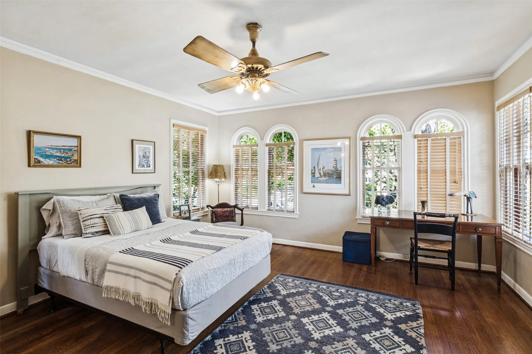 Single Family Residence For Sale in Dallas County , 6936 Lakeshore Drive, Dallas, Texas 75214, 3 Bedroom, 3 Bathroom, 2 Garage spaces, 2,318 Sqft, built in 1926, mls#21392134, Real Estate Agent in Dallas, Homes For Sale in Dallas county, Homes For Sale in Dallas, Realtor in Dallas Texas, Real Estate Brokerage Independent Realty Texas, Luminita Cordes Realtor
