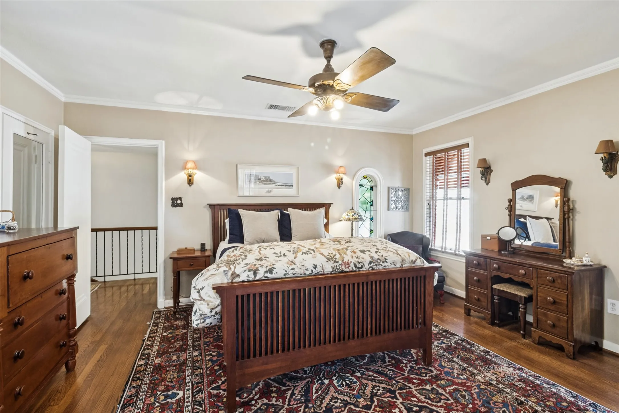 Single Family Residence For Sale in Dallas County , 6936 Lakeshore Drive, Dallas, Texas 75214, 3 Bedroom, 3 Bathroom, 2 Garage spaces, 2,318 Sqft, built in 1926, mls#21392134, Real Estate Agent in Dallas, Homes For Sale in Dallas county, Homes For Sale in Dallas, Realtor in Dallas Texas, Real Estate Brokerage Independent Realty Texas, Luminita Cordes Realtor