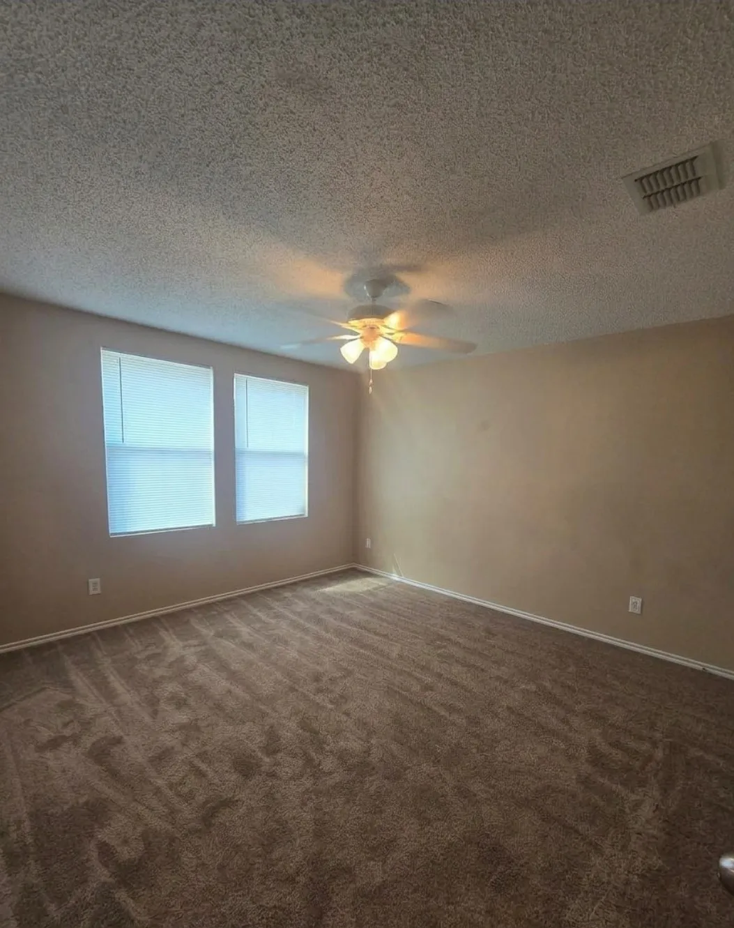 Single Family Residence For Sale in Tarrant County , 4016 German Pointer Way, Fort Worth, Texas 76123, 4 Bedroom, 2 Bathroom, 2 Garage spaces, 2,105 Sqft, built in 2005, mls#21392475, Real Estate Agent in Fort Worth, Homes For Sale in Tarrant county, Homes For Sale in Fort Worth, Realtor in Fort Worth Texas, Real Estate Brokerage Independent Realty Texas, Luminita Cordes Realtor