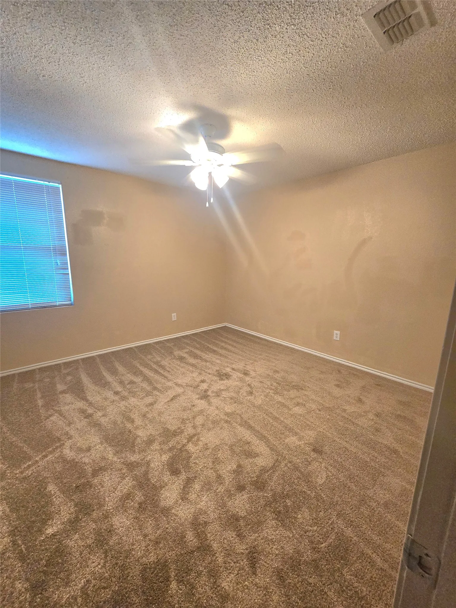 Single Family Residence For Sale in Tarrant County , 4016 German Pointer Way, Fort Worth, Texas 76123, 4 Bedroom, 2 Bathroom, 2 Garage spaces, 2,105 Sqft, built in 2005, mls#21392475, Real Estate Agent in Fort Worth, Homes For Sale in Tarrant county, Homes For Sale in Fort Worth, Realtor in Fort Worth Texas, Real Estate Brokerage Independent Realty Texas, Luminita Cordes Realtor