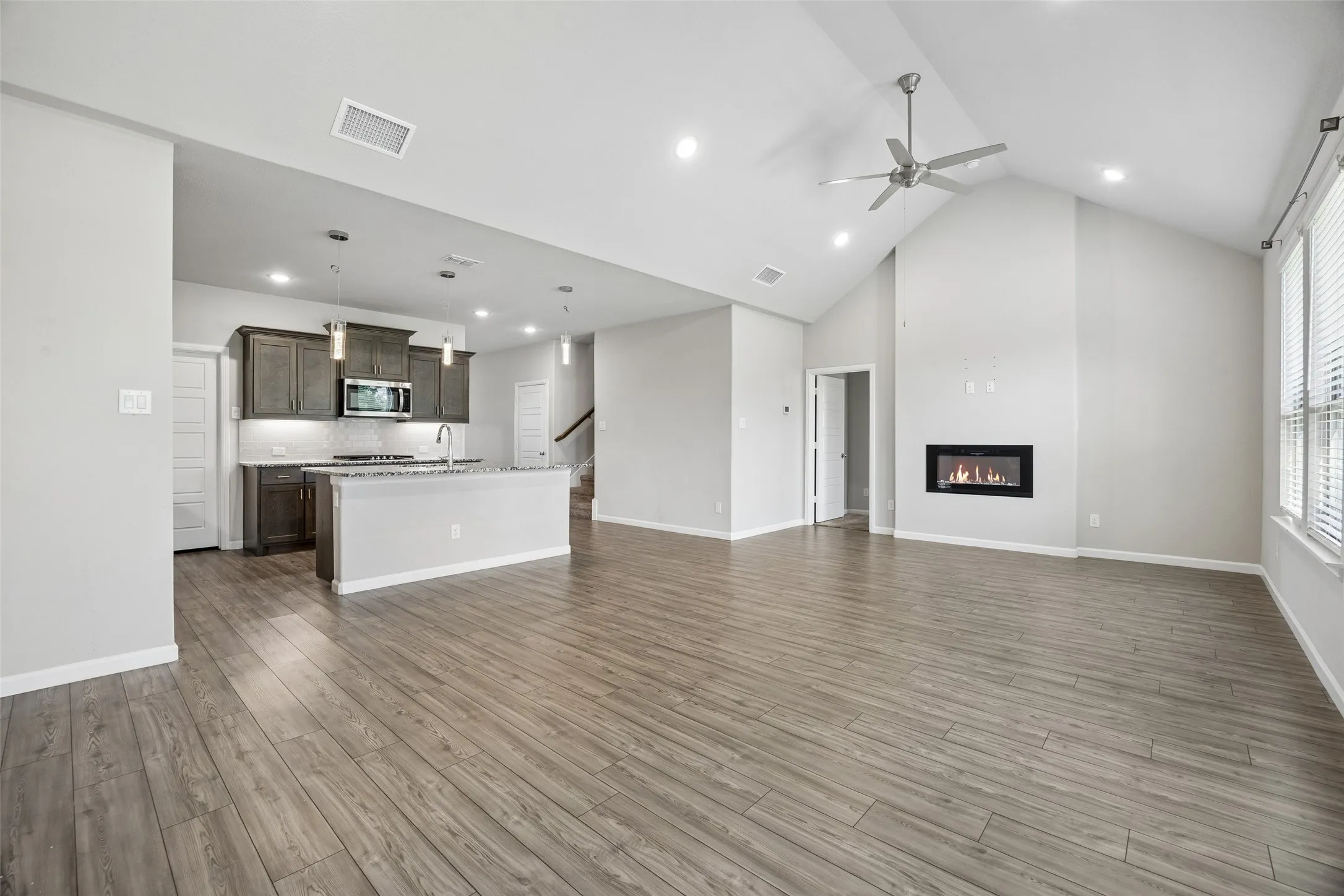 Single Family Residence For Rent in Ellis County , 4306 Lombardy Drive, Venus, Texas 76084, 5 Bedroom, 3 Bathroom, 2 Garage spaces, 2,891 Sqft, built in 2021, mls#21392672, Real Estate Agent in Venus, Homes For Rent in Ellis county, Homes For Rent in Venus, Realtor in Venus Texas, Real Estate Brokerage Independent Realty Texas, Luminita Cordes Realtor