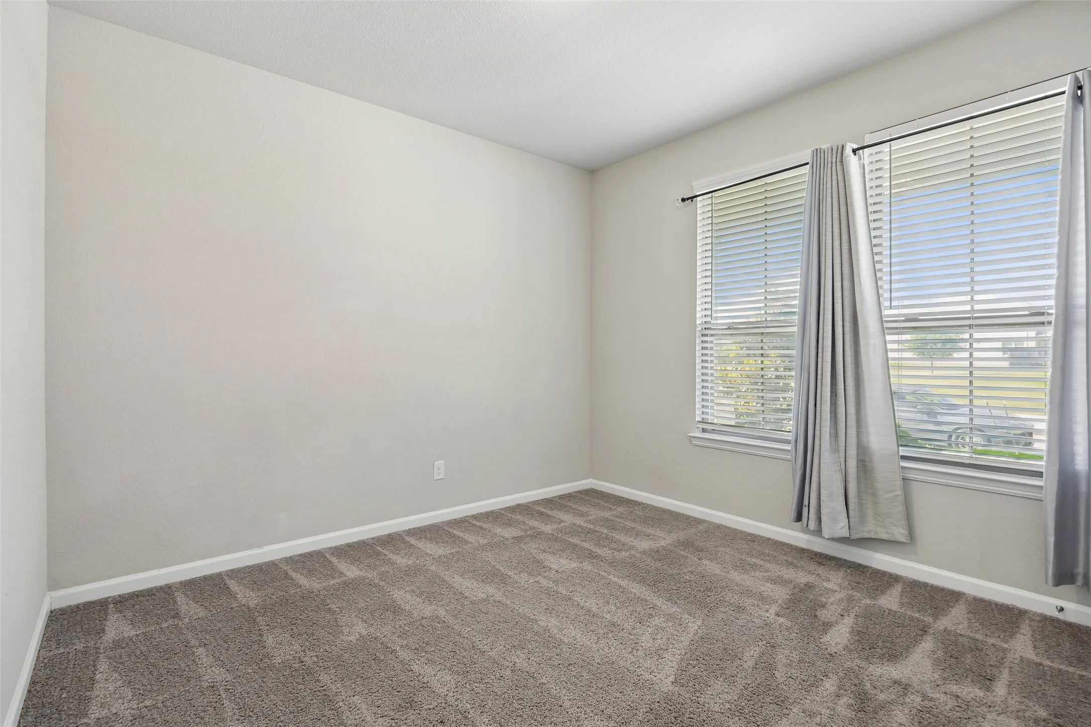 Single Family Residence For Rent in Ellis County , 4306 Lombardy Drive, Venus, Texas 76084, 5 Bedroom, 3 Bathroom, 2 Garage spaces, 2,891 Sqft, built in 2021, mls#21392672, Real Estate Agent in Venus, Homes For Rent in Ellis county, Homes For Rent in Venus, Realtor in Venus Texas, Real Estate Brokerage Independent Realty Texas, Luminita Cordes Realtor