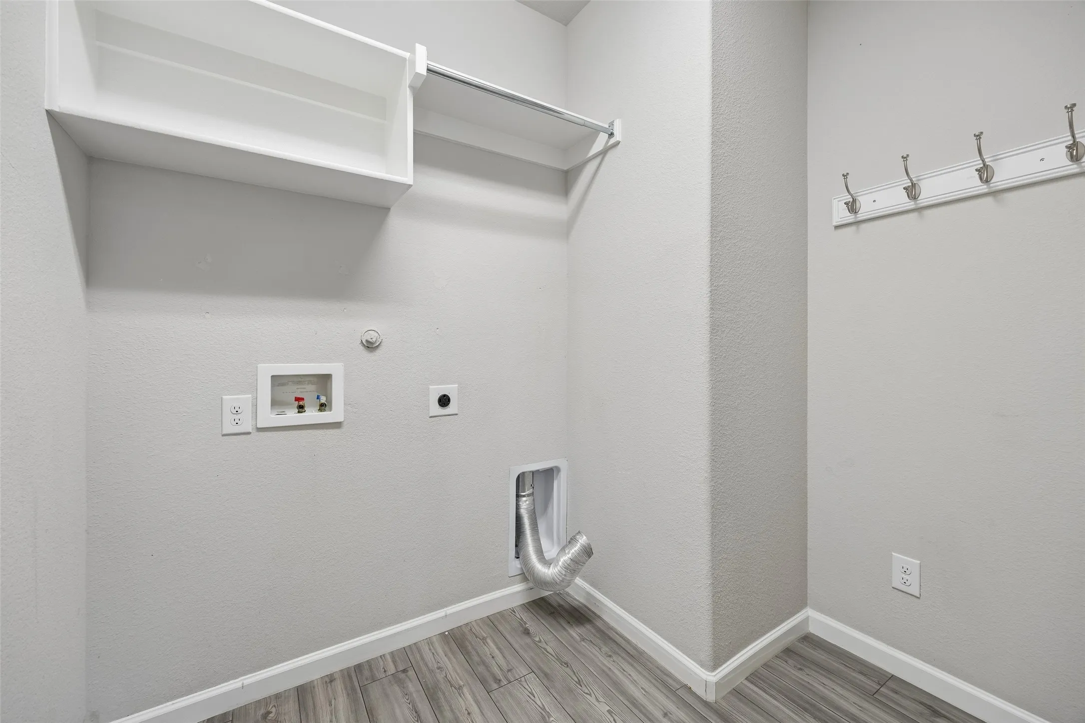 Single Family Residence For Rent in Ellis County , 4306 Lombardy Drive, Venus, Texas 76084, 5 Bedroom, 3 Bathroom, 2 Garage spaces, 2,891 Sqft, built in 2021, mls#21392672, Real Estate Agent in Venus, Homes For Rent in Ellis county, Homes For Rent in Venus, Realtor in Venus Texas, Real Estate Brokerage Independent Realty Texas, Luminita Cordes Realtor