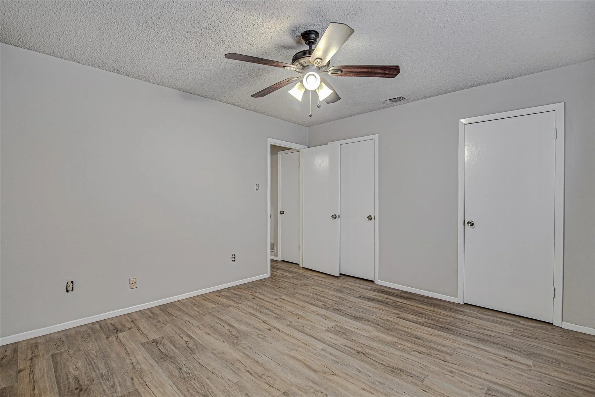 Apartment For Rent in Johnson County , 1709 Short Street C, Cleburne, Texas 76033, 1 Bedroom, 1 Bathroom, Garage spaces, 672 Sqft, built in 1980, mls#21392739, Real Estate Agent in Cleburne, Homes For Rent in Johnson county, Homes For Rent in Cleburne, Realtor in Cleburne Texas, Real Estate Brokerage Independent Realty Texas, Luminita Cordes Realtor