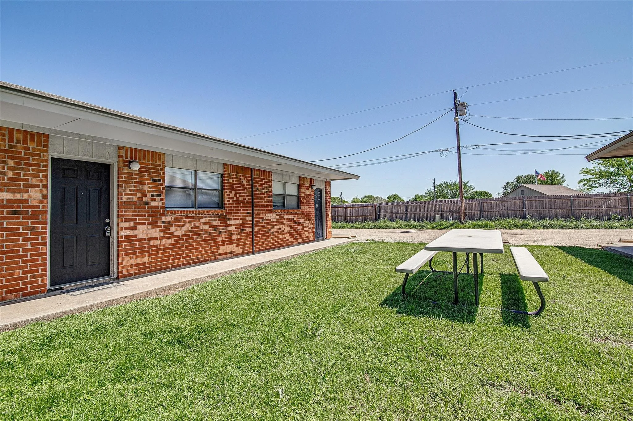 Apartment For Rent in Johnson County , 1709 Short Street C, Cleburne, Texas 76033, 1 Bedroom, 1 Bathroom, Garage spaces, 672 Sqft, built in 1980, mls#21392739, Real Estate Agent in Cleburne, Homes For Rent in Johnson county, Homes For Rent in Cleburne, Realtor in Cleburne Texas, Real Estate Brokerage Independent Realty Texas, Luminita Cordes Realtor