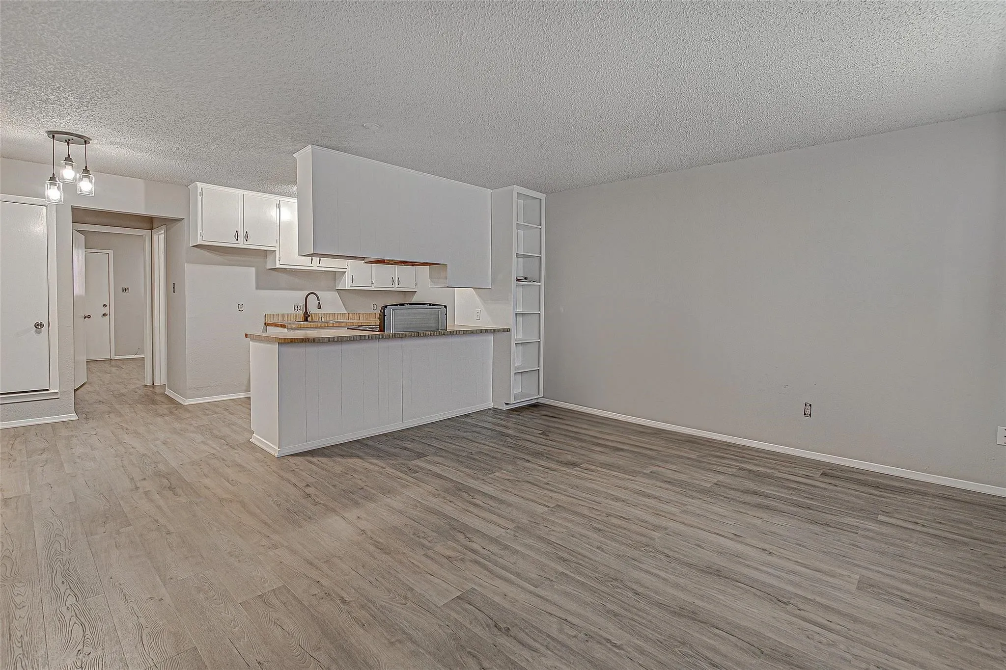 Apartment For Rent in Johnson County , 1709 Short Street C, Cleburne, Texas 76033, 1 Bedroom, 1 Bathroom, Garage spaces, 672 Sqft, built in 1980, mls#21392739, Real Estate Agent in Cleburne, Homes For Rent in Johnson county, Homes For Rent in Cleburne, Realtor in Cleburne Texas, Real Estate Brokerage Independent Realty Texas, Luminita Cordes Realtor