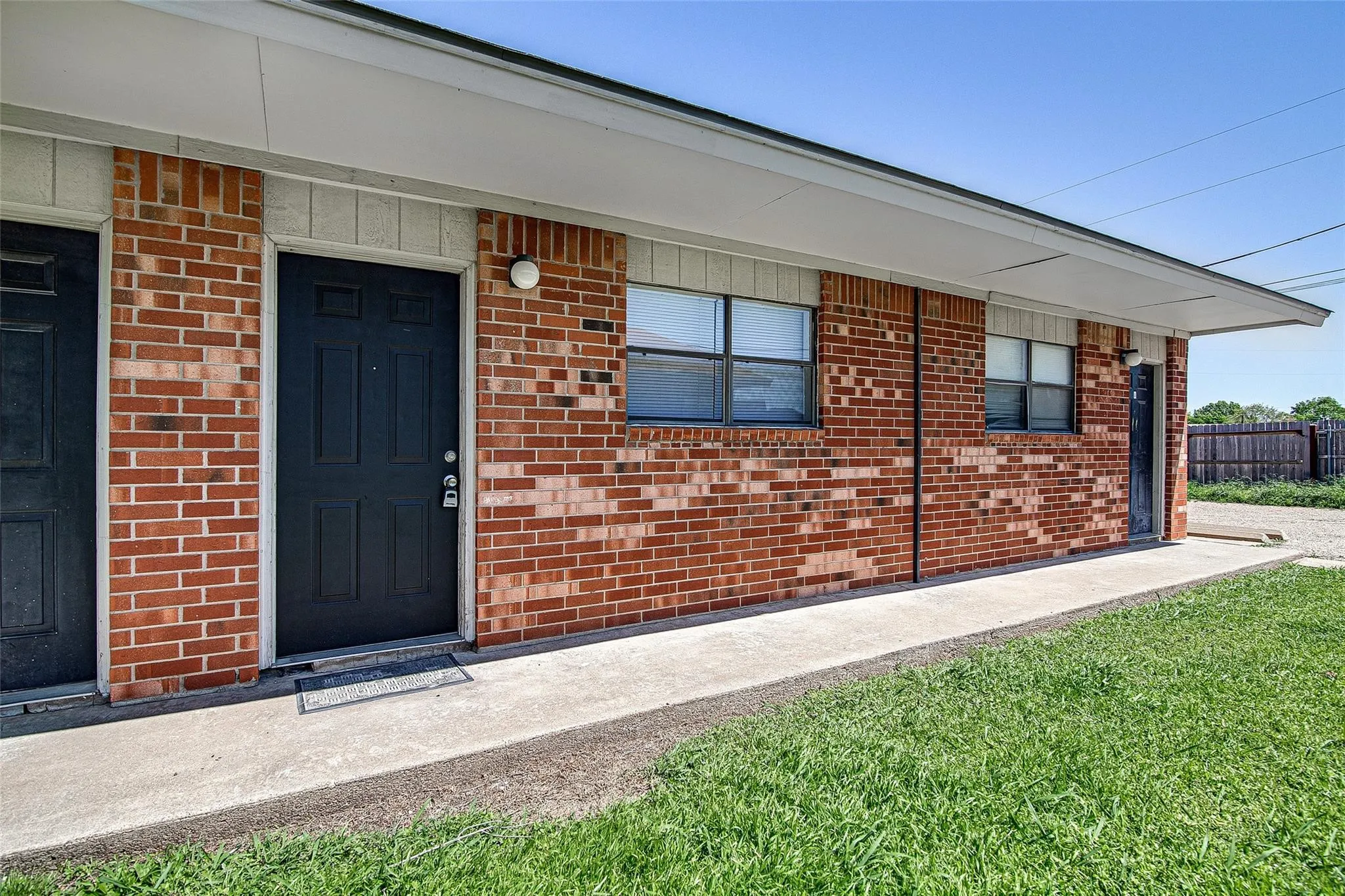 Apartment For Rent in Johnson County , 1709 Short Street C, Cleburne, Texas 76033, 1 Bedroom, 1 Bathroom, Garage spaces, 672 Sqft, built in 1980, mls#21392739, Real Estate Agent in Cleburne, Homes For Rent in Johnson county, Homes For Rent in Cleburne, Realtor in Cleburne Texas, Real Estate Brokerage Independent Realty Texas, Luminita Cordes Realtor
