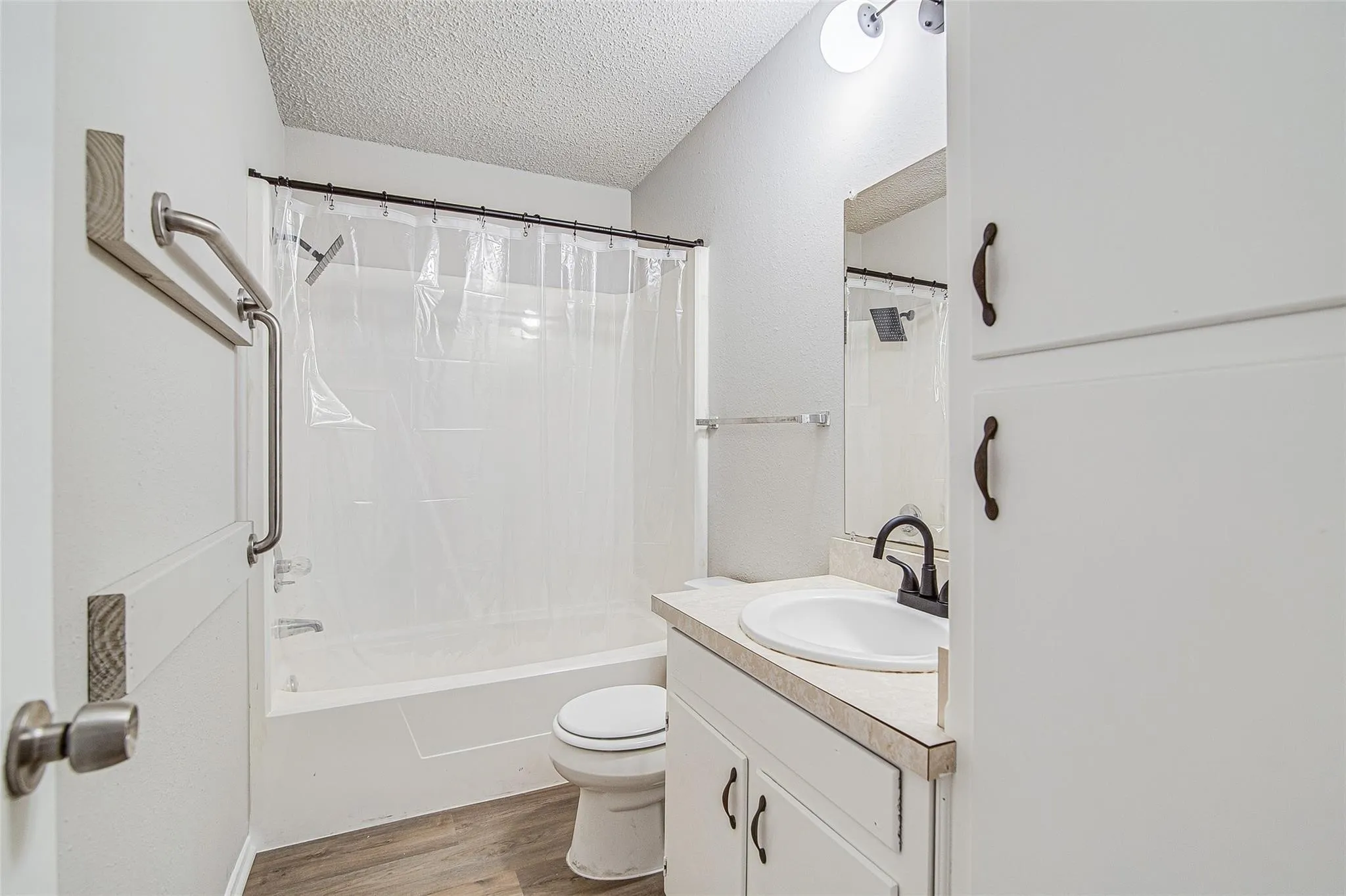 Apartment For Rent in Johnson County , 1709 Short Street C, Cleburne, Texas 76033, 1 Bedroom, 1 Bathroom, Garage spaces, 672 Sqft, built in 1980, mls#21392739, Real Estate Agent in Cleburne, Homes For Rent in Johnson county, Homes For Rent in Cleburne, Realtor in Cleburne Texas, Real Estate Brokerage Independent Realty Texas, Luminita Cordes Realtor