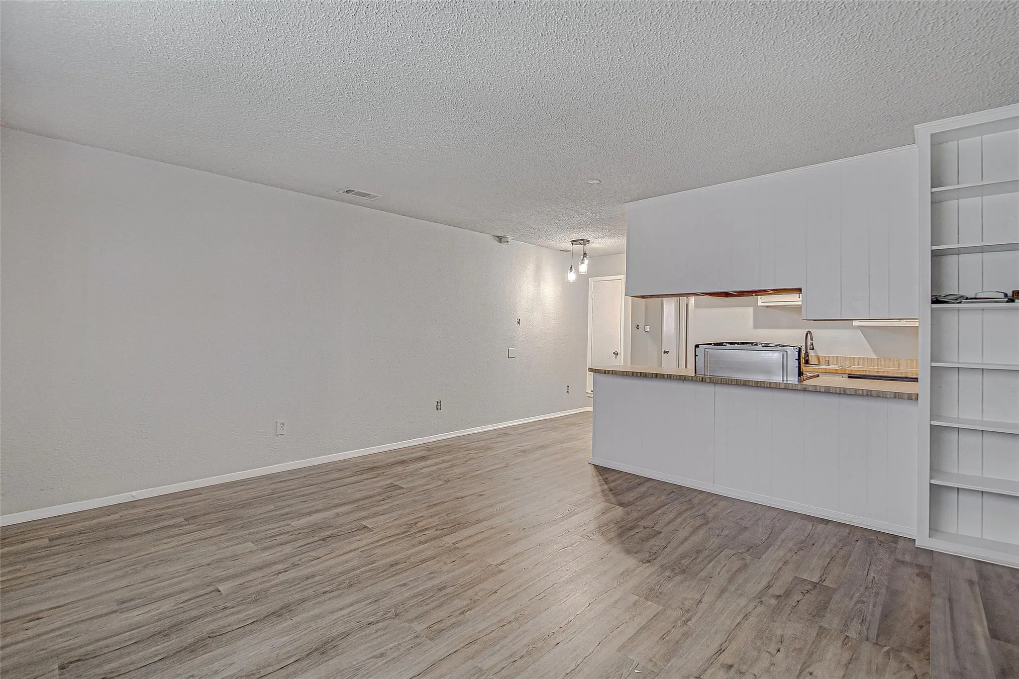Apartment For Rent in Johnson County , 1709 Short Street C, Cleburne, Texas 76033, 1 Bedroom, 1 Bathroom, Garage spaces, 672 Sqft, built in 1980, mls#21392739, Real Estate Agent in Cleburne, Homes For Rent in Johnson county, Homes For Rent in Cleburne, Realtor in Cleburne Texas, Real Estate Brokerage Independent Realty Texas, Luminita Cordes Realtor