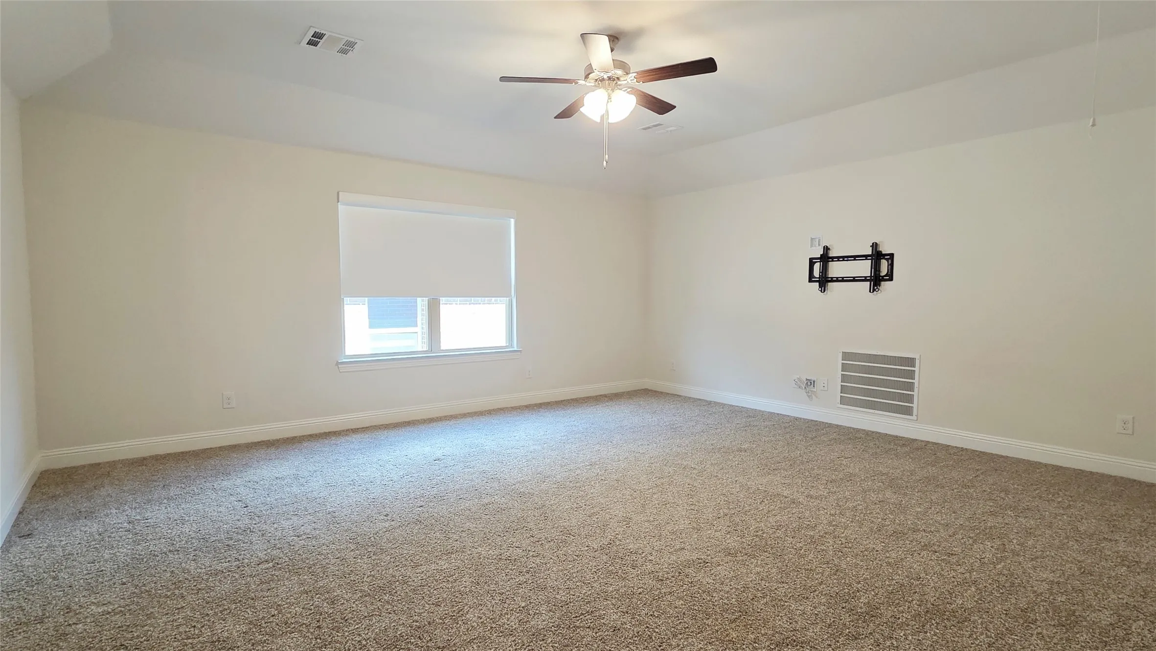 Single Family Residence For Rent in Collin County , 2932 Log Cabin Drive, Celina, Texas 75009, 5 Bedroom, 3 Bathroom, 2 Garage spaces, 2,499 Sqft, built in 2021, mls#21392730, Real Estate Agent in Celina, Homes For Rent in Collin county, Homes For Rent in Celina, Realtor in Celina Texas, Real Estate Brokerage Independent Realty Texas, Luminita Cordes Realtor