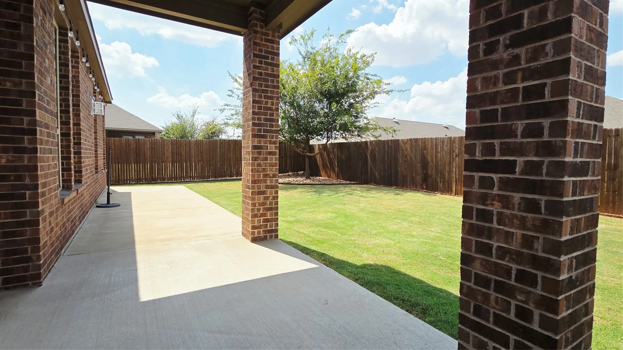 Single Family Residence For Rent in Collin County , 2932 Log Cabin Drive, Celina, Texas 75009, 5 Bedroom, 3 Bathroom, 2 Garage spaces, 2,499 Sqft, built in 2021, mls#21392730, Real Estate Agent in Celina, Homes For Rent in Collin county, Homes For Rent in Celina, Realtor in Celina Texas, Real Estate Brokerage Independent Realty Texas, Luminita Cordes Realtor