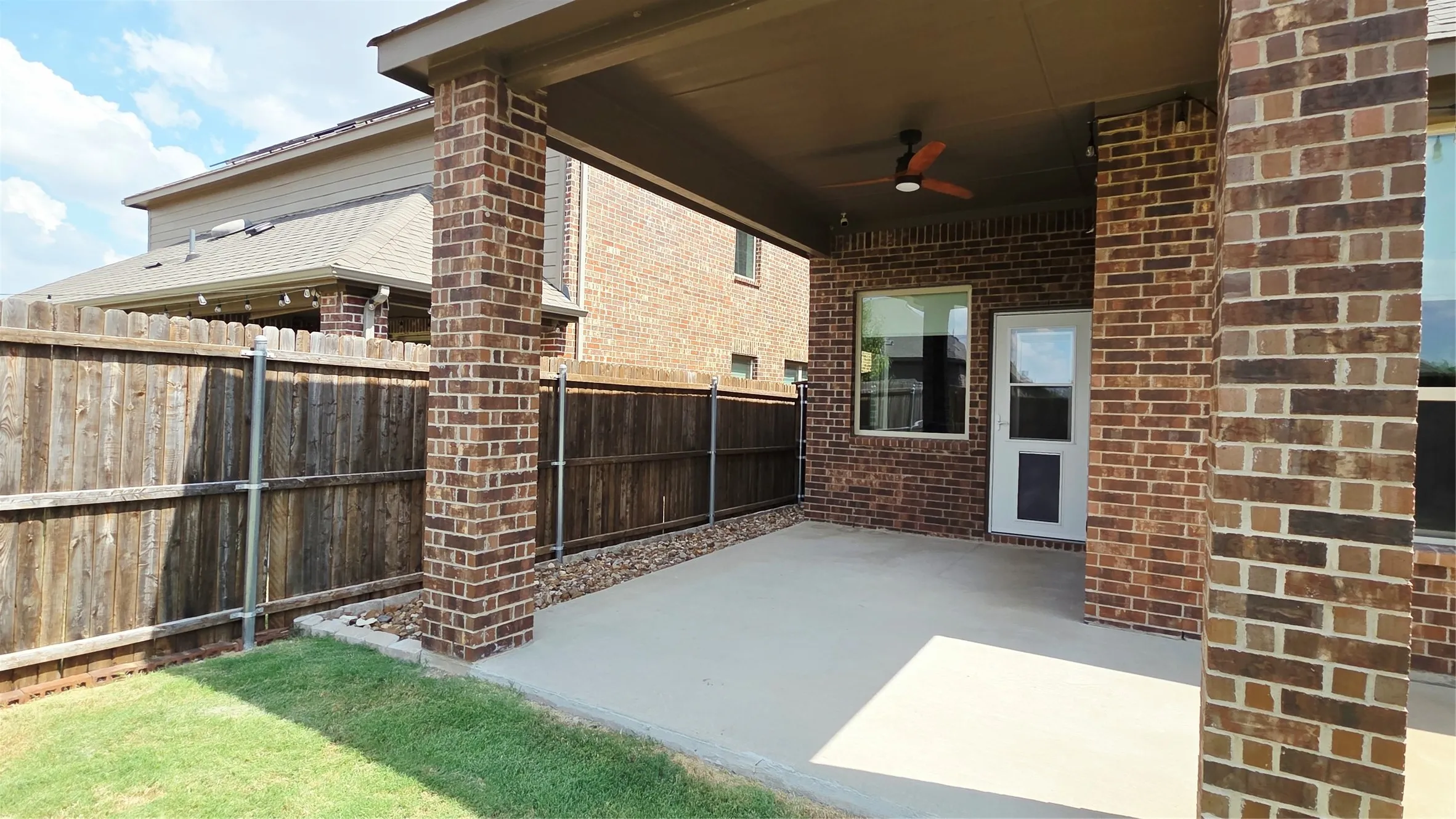 Single Family Residence For Rent in Collin County , 2932 Log Cabin Drive, Celina, Texas 75009, 5 Bedroom, 3 Bathroom, 2 Garage spaces, 2,499 Sqft, built in 2021, mls#21392730, Real Estate Agent in Celina, Homes For Rent in Collin county, Homes For Rent in Celina, Realtor in Celina Texas, Real Estate Brokerage Independent Realty Texas, Luminita Cordes Realtor