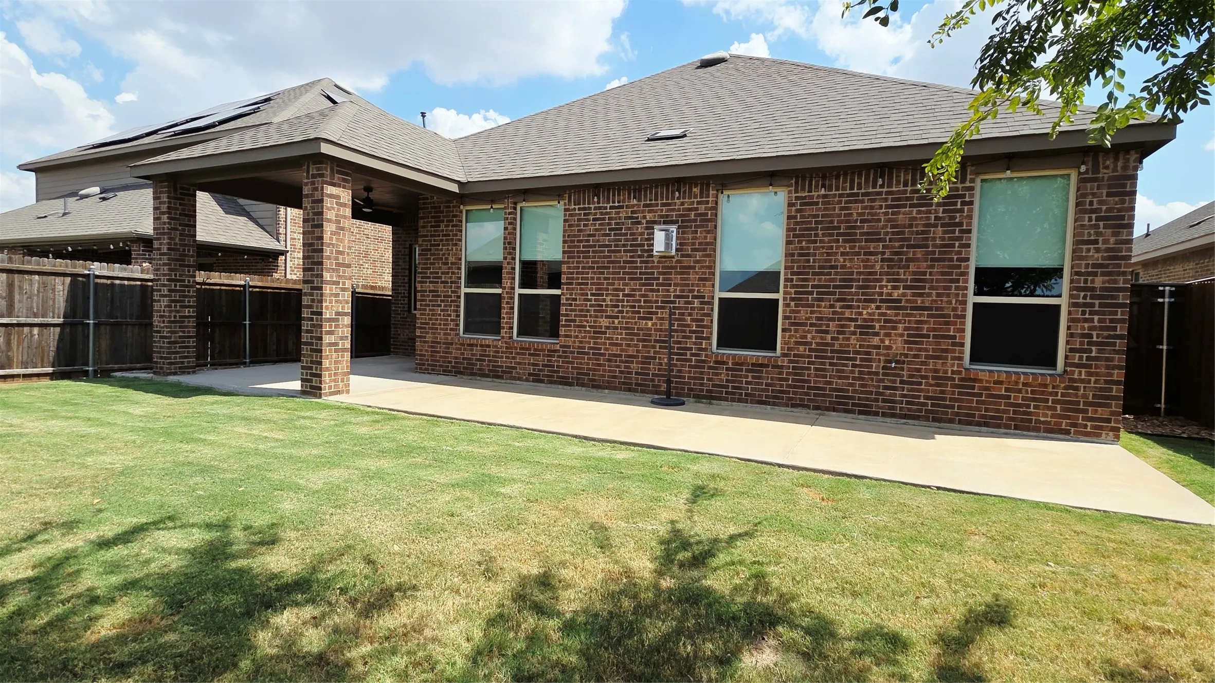 Single Family Residence For Rent in Collin County , 2932 Log Cabin Drive, Celina, Texas 75009, 5 Bedroom, 3 Bathroom, 2 Garage spaces, 2,499 Sqft, built in 2021, mls#21392730, Real Estate Agent in Celina, Homes For Rent in Collin county, Homes For Rent in Celina, Realtor in Celina Texas, Real Estate Brokerage Independent Realty Texas, Luminita Cordes Realtor