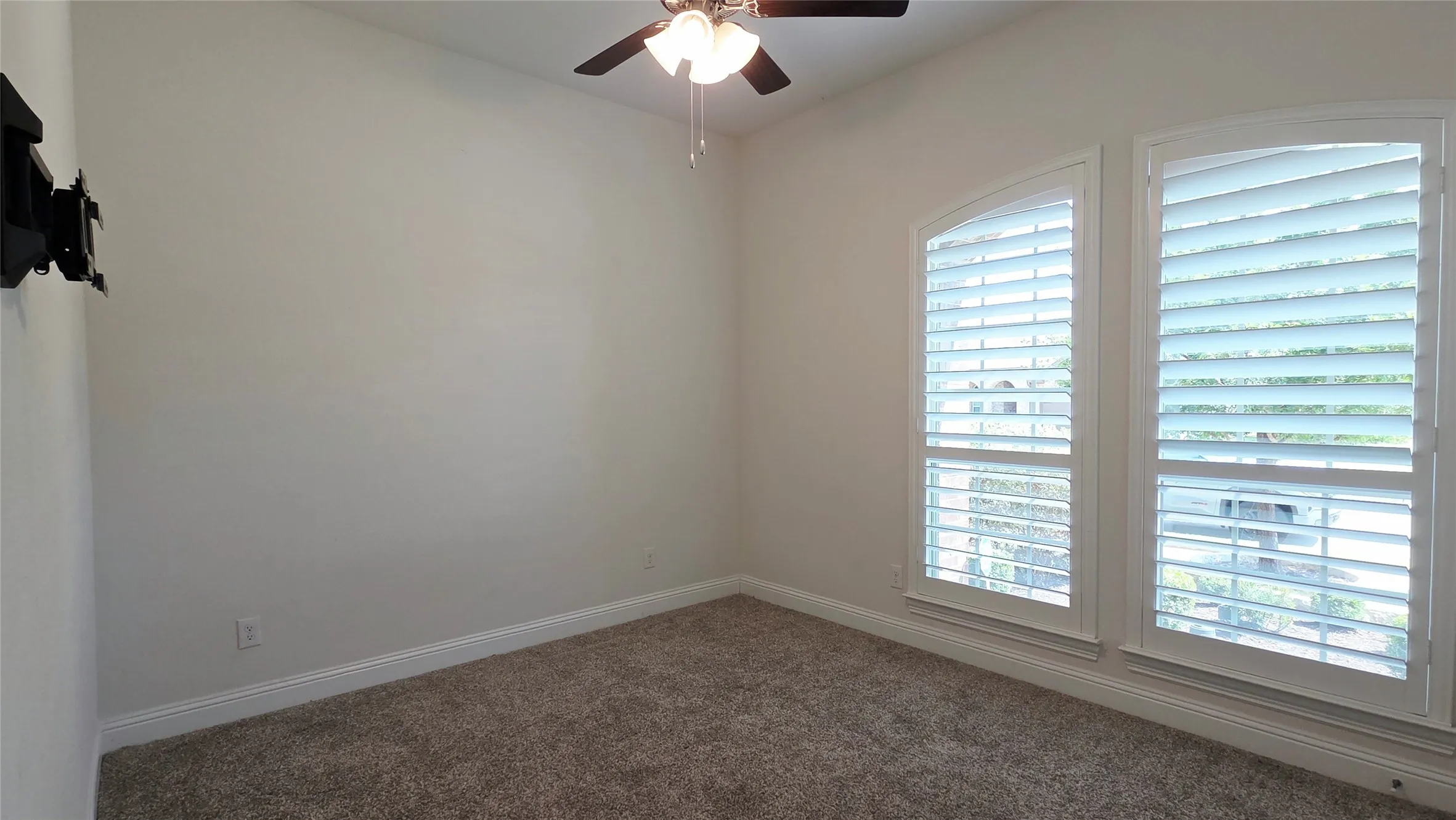 Single Family Residence For Rent in Collin County , 2932 Log Cabin Drive, Celina, Texas 75009, 5 Bedroom, 3 Bathroom, 2 Garage spaces, 2,499 Sqft, built in 2021, mls#21392730, Real Estate Agent in Celina, Homes For Rent in Collin county, Homes For Rent in Celina, Realtor in Celina Texas, Real Estate Brokerage Independent Realty Texas, Luminita Cordes Realtor