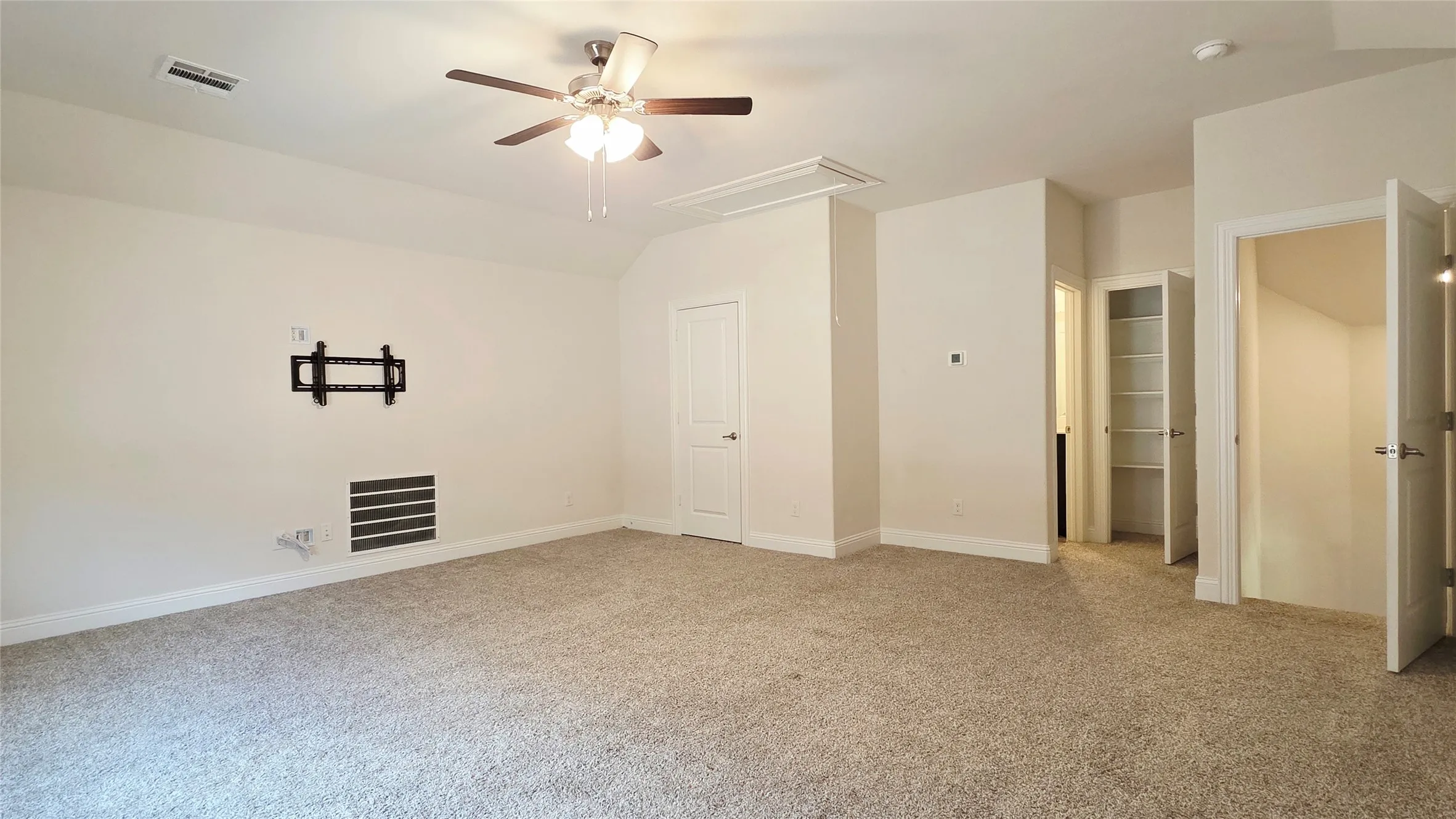Single Family Residence For Rent in Collin County , 2932 Log Cabin Drive, Celina, Texas 75009, 5 Bedroom, 3 Bathroom, 2 Garage spaces, 2,499 Sqft, built in 2021, mls#21392730, Real Estate Agent in Celina, Homes For Rent in Collin county, Homes For Rent in Celina, Realtor in Celina Texas, Real Estate Brokerage Independent Realty Texas, Luminita Cordes Realtor