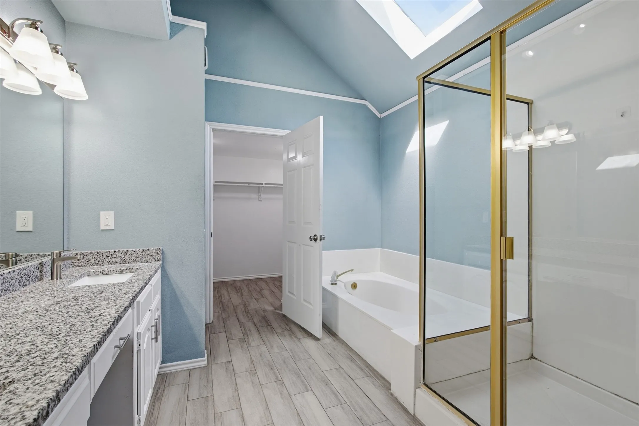 Single Family Residence For Sale in Dallas County , 1308 Carver Lane, Irving, Texas 75061, 3 Bedroom, 3 Bathroom, 2 Garage spaces, 2,167 Sqft, built in 1987, mls#21392416, Real Estate Agent in Irving, Homes For Sale in Dallas county, Homes For Sale in Irving, Realtor in Irving Texas, Real Estate Brokerage Independent Realty Texas, Luminita Cordes Realtor