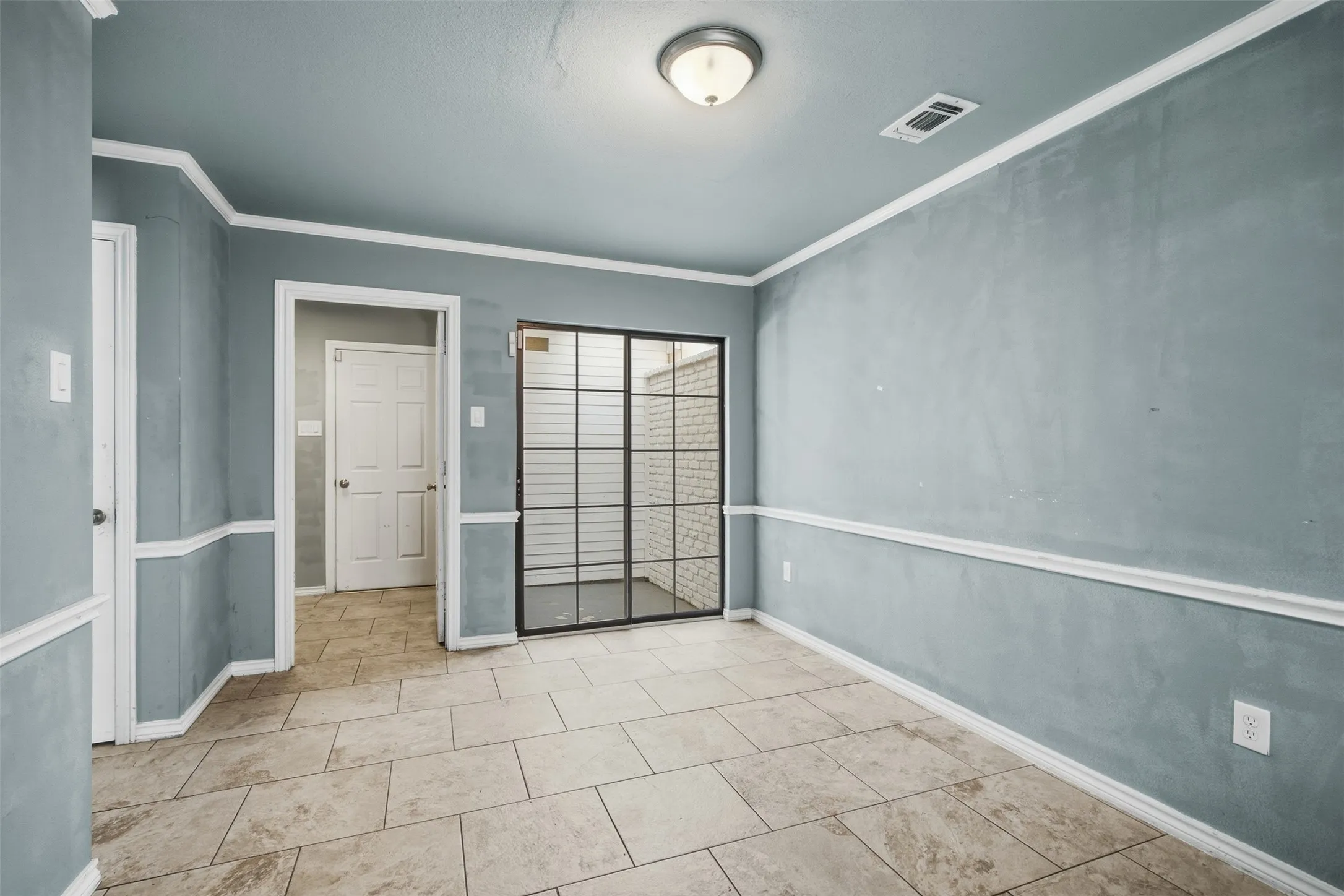 Single Family Residence For Sale in Dallas County , 1308 Carver Lane, Irving, Texas 75061, 3 Bedroom, 3 Bathroom, 2 Garage spaces, 2,167 Sqft, built in 1987, mls#21392416, Real Estate Agent in Irving, Homes For Sale in Dallas county, Homes For Sale in Irving, Realtor in Irving Texas, Real Estate Brokerage Independent Realty Texas, Luminita Cordes Realtor